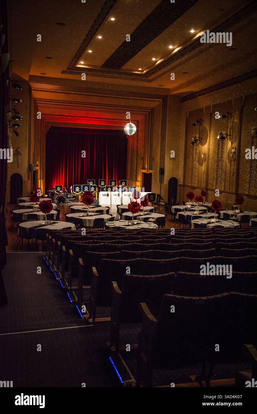 Art deco cinema auditorium hi-res stock photography and images - Alamy