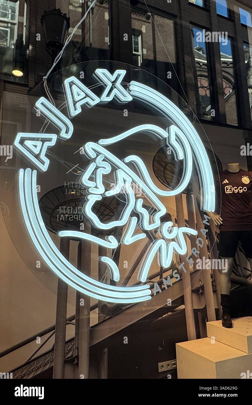 How Football is Played in Amsterdam: Xavi's Dutch National Team Return & Ajax Signs Marc-André ter Stegen
