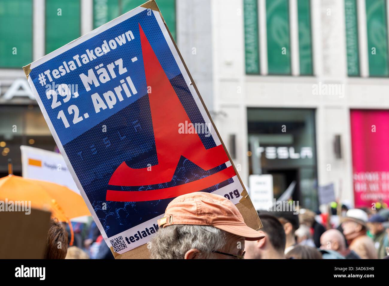 Demonstration gegen Tesla in Berlin Berlin, Deutschland - 5. April 2025 ...