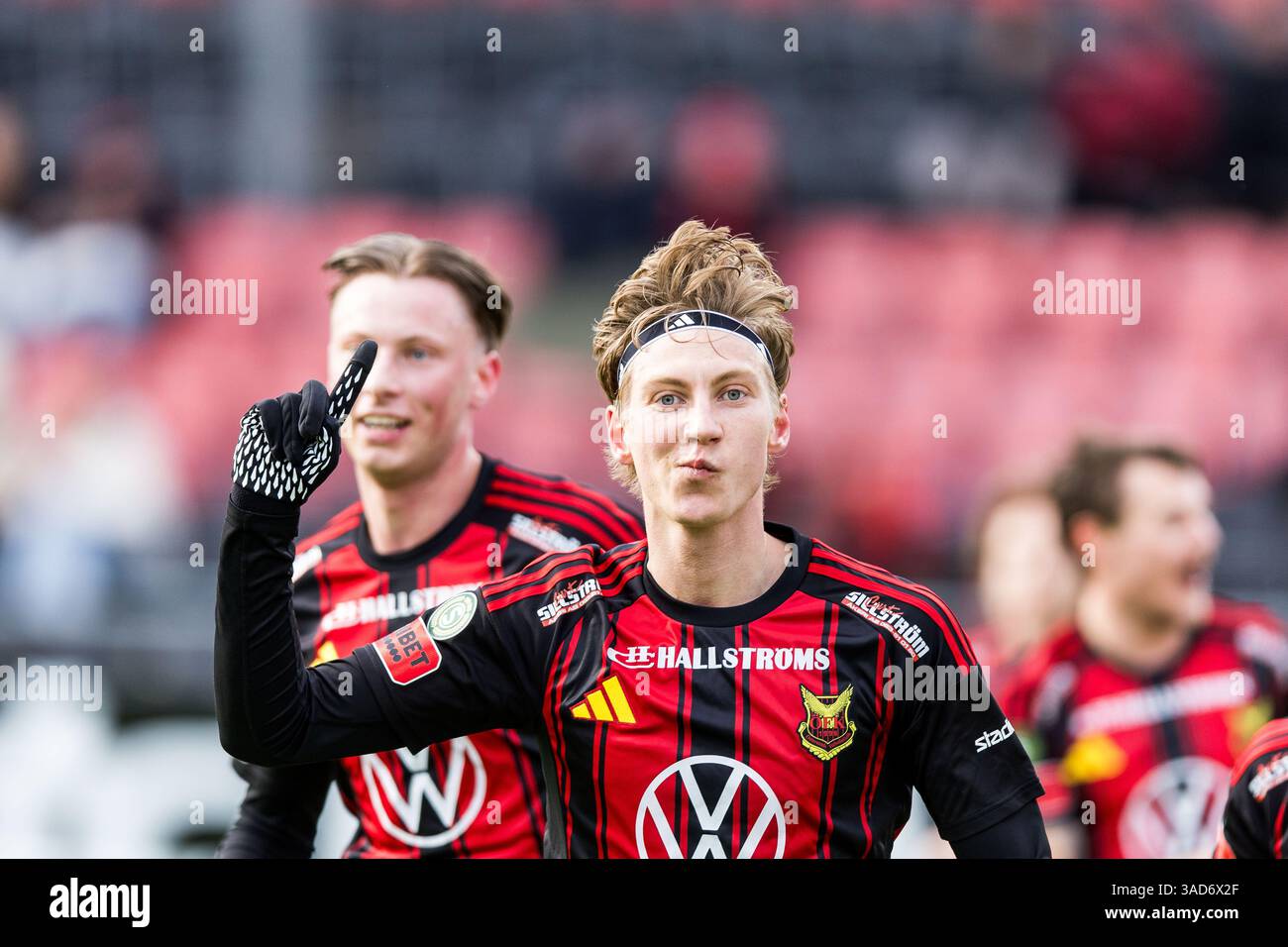 250405 Östersunds Albin Sporrong jublar efter 1-0 under fotbollsmatchen ...
