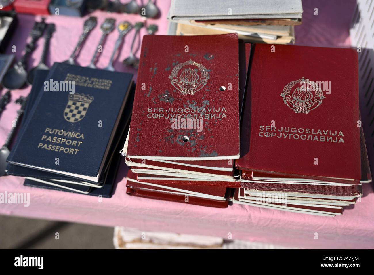 Zagreb, Hrvatska. 05th Apr, 2025. Art and Antiques Fair held on April 4 ...