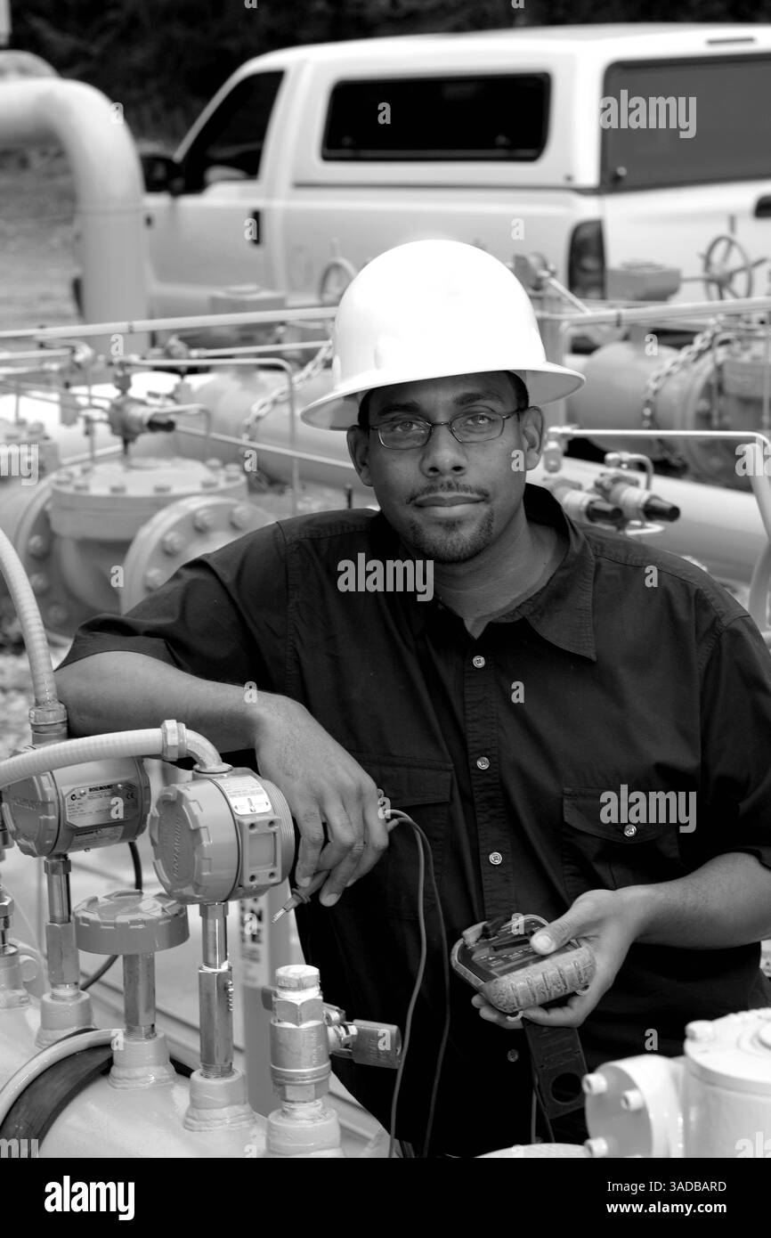 Feb 25, 2005 - Austin, Tx, USA - Natural gas pipeline worker testing meter (Credit Image: Ed Lallo/ZUMAPRESS.com) Stock Photo