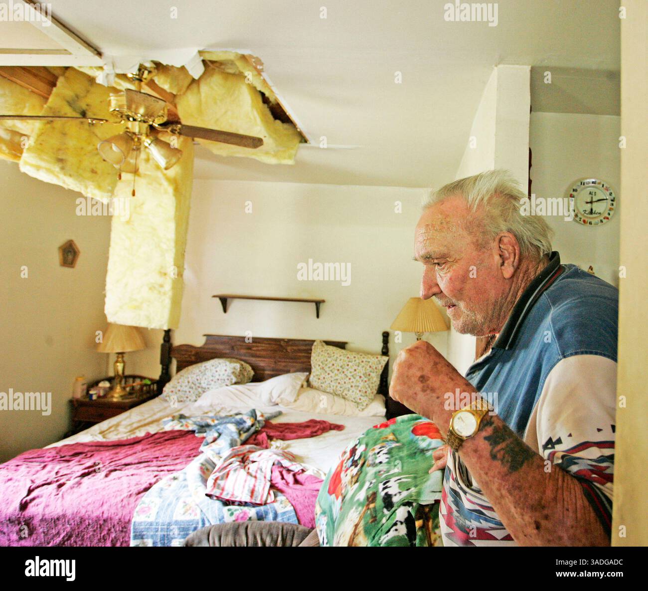 Sep 15, 2008 - Conroe, Texas, USA - AL HANSLEY of New Caney, TX describes the damage that occurred in his home when a tree crashed into his roof due to strong winds from Hurricane Ike (Credit Image: Eric Swist/ZUMAPRESS.com) Stock Photo