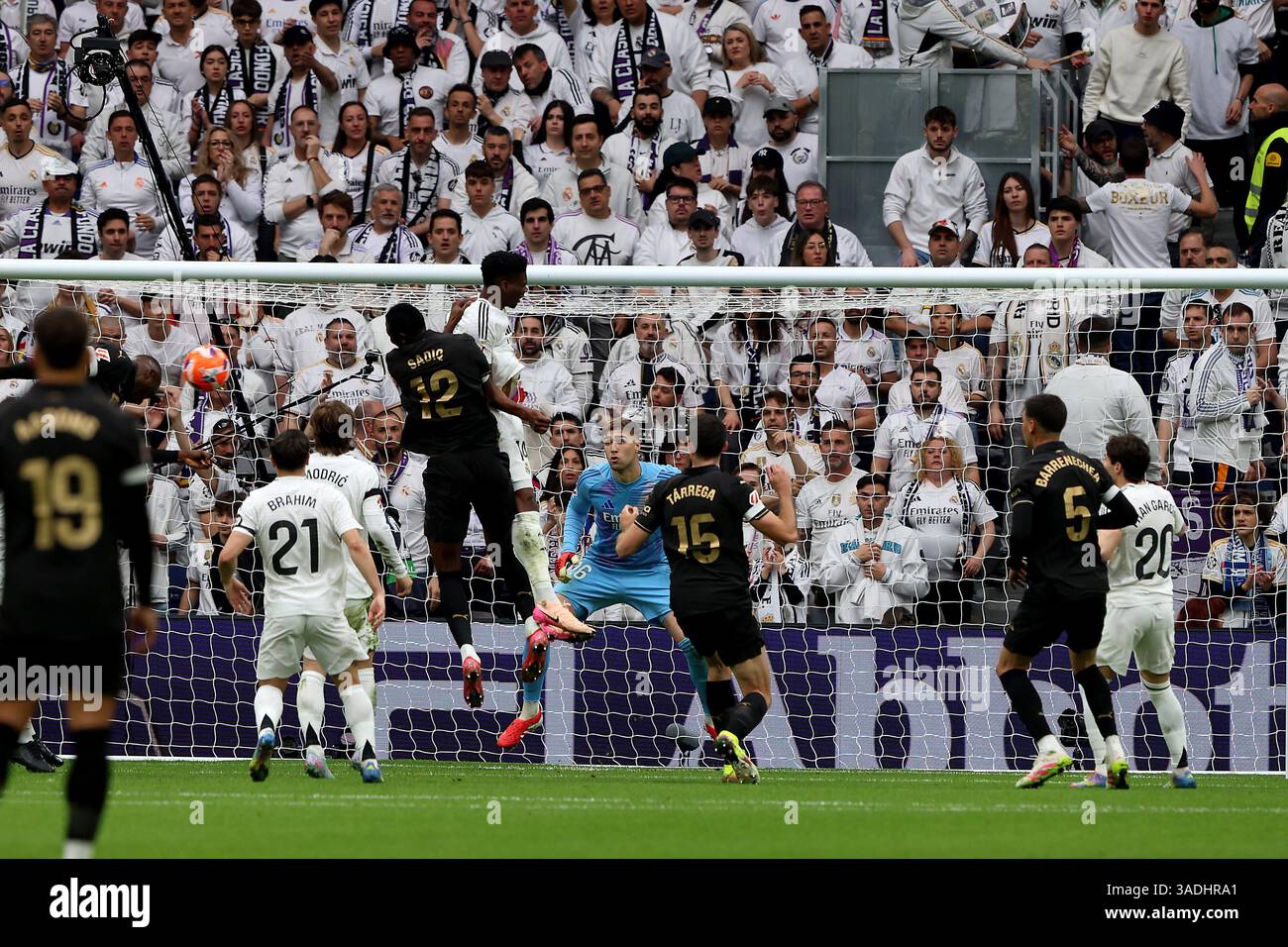 madrid-spain-april-5-2025-valencia-player-mouctar-diakhaby-score