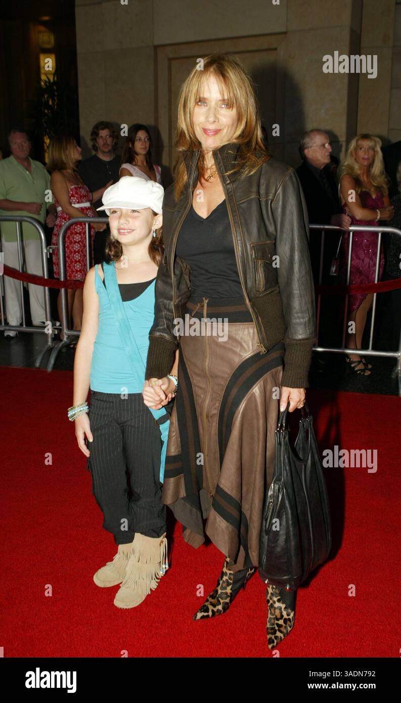 Seks porno erotika seks porno erotika Qiz oyoqlarini bir-biridan ajratib otiradi