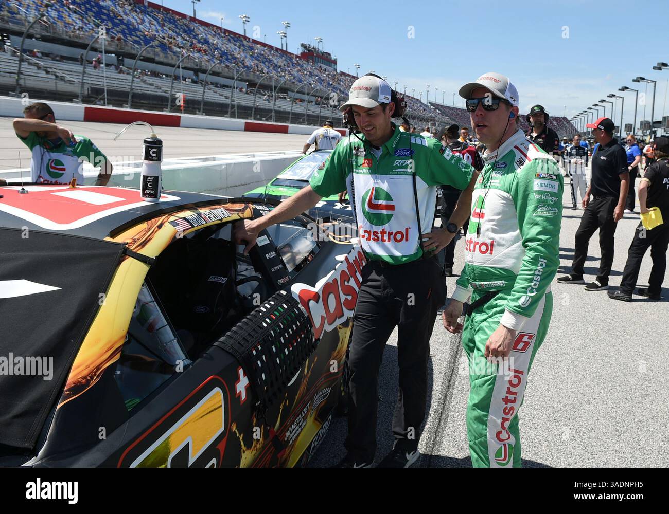 DARLINGTON, SC - APRIL 05: Brad Keselowski (#6 RFK Racing Castrol Seven ...
