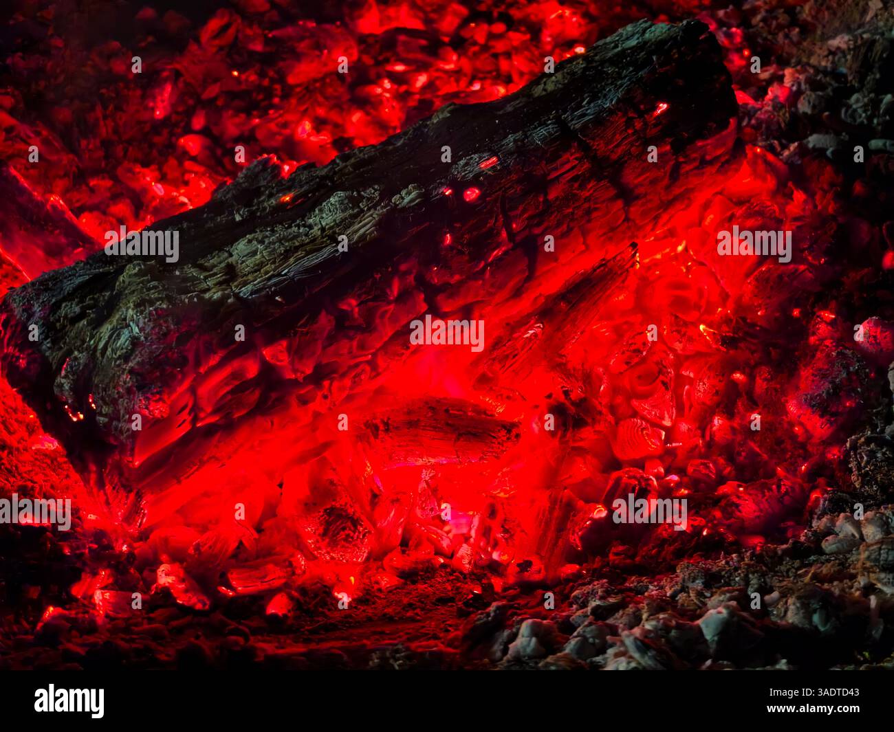 actively smoldering embers of fire Stock Photo - Alamy