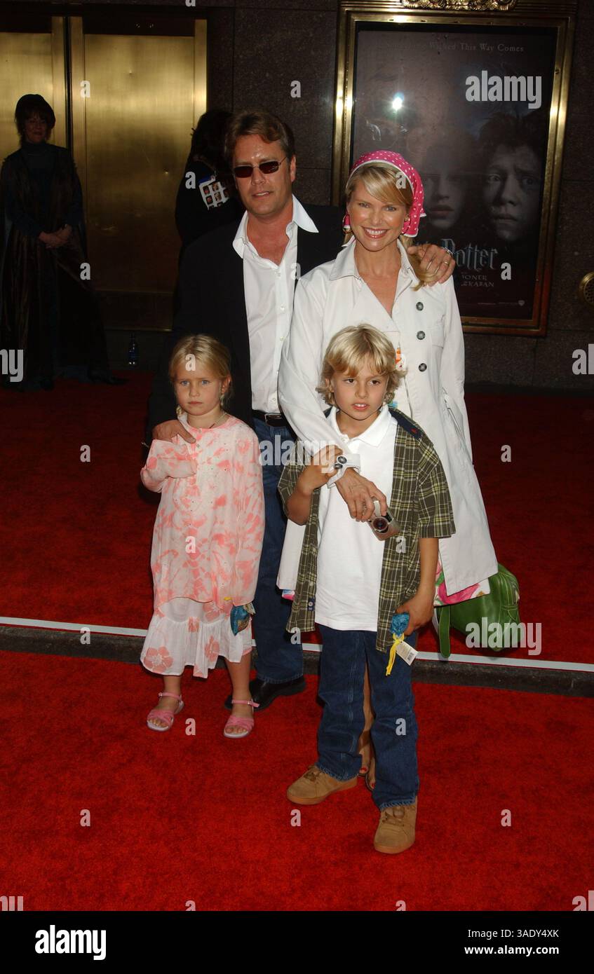 May 23, 2004; New York, NY, USA; CHRISTIE BRINKLEY with Family at the