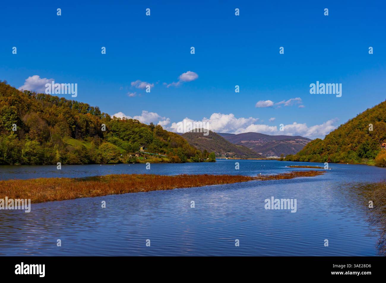 View rolling hills meandering hi-res stock photography and images - Alamy