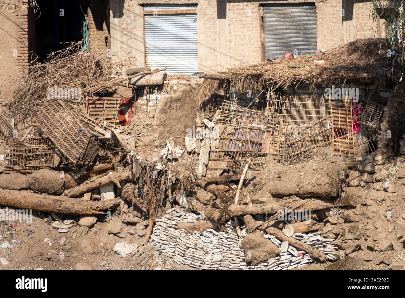 Broken down flimsy building structures on the banks of the river Nile, Egypt Stock Photo