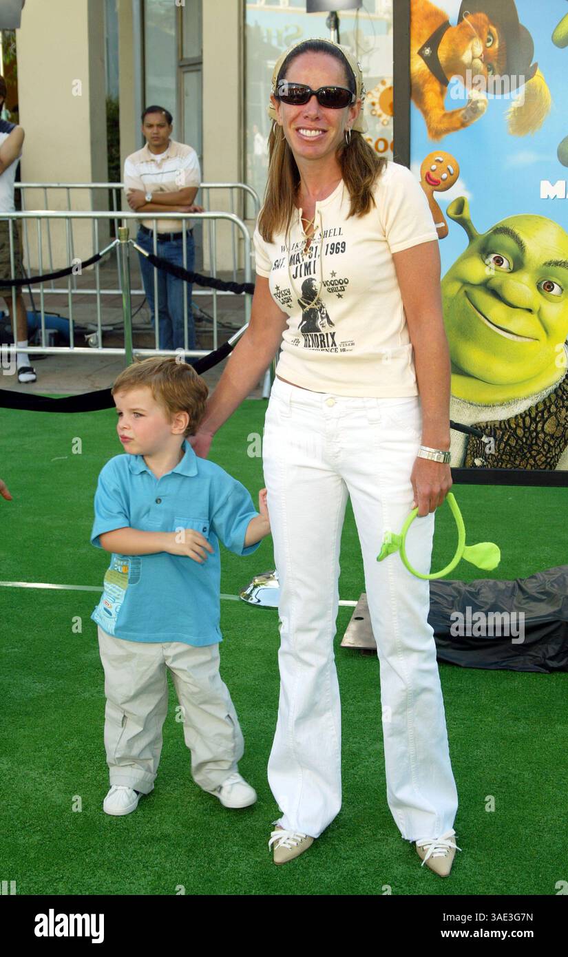 Melissa rivers son cooper hi-res stock photography and images - Alamy, image size:825x1390