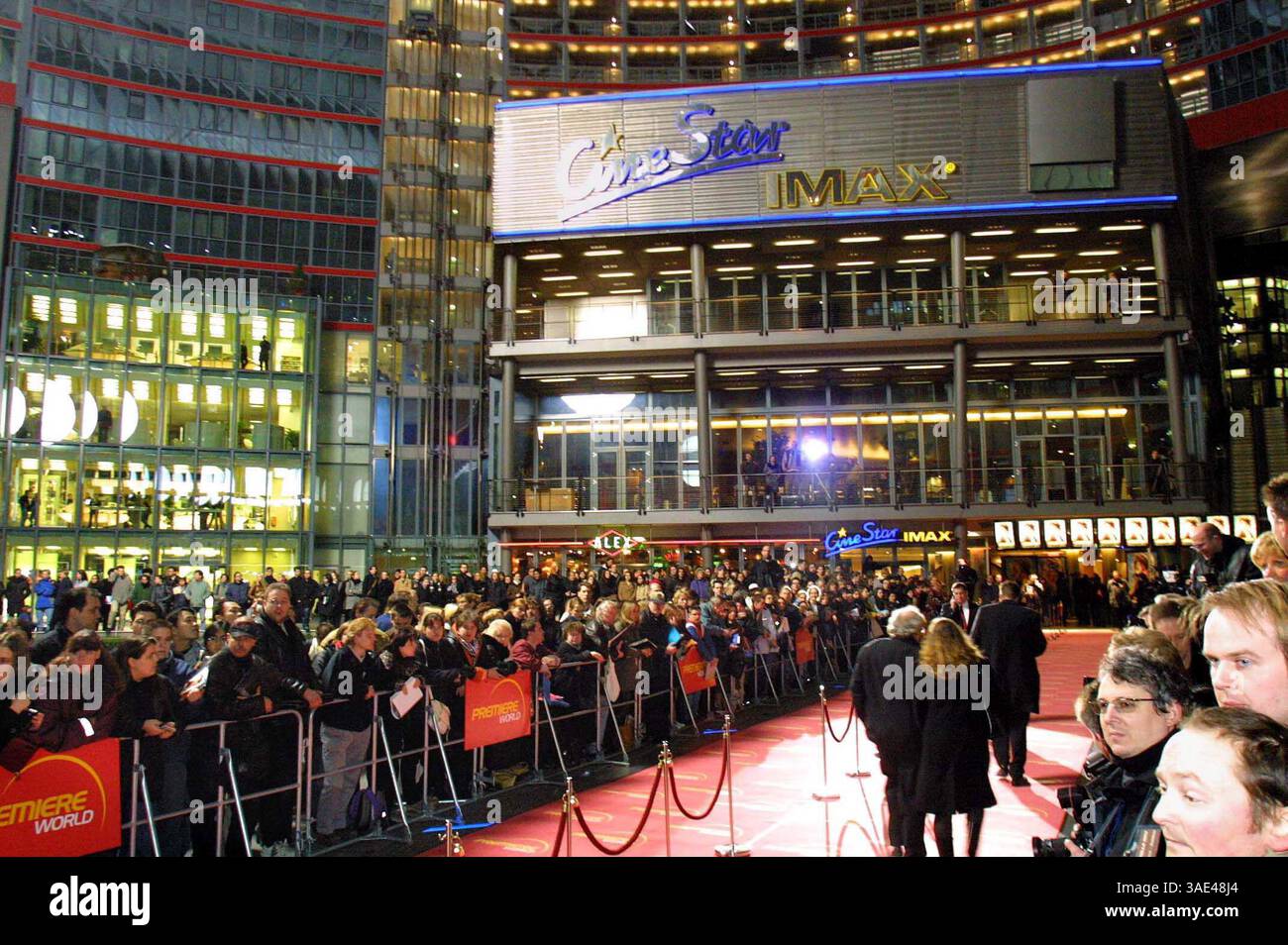 Jan 23, 2002; Berlin, Germany; Media & fans await the arrival of actors