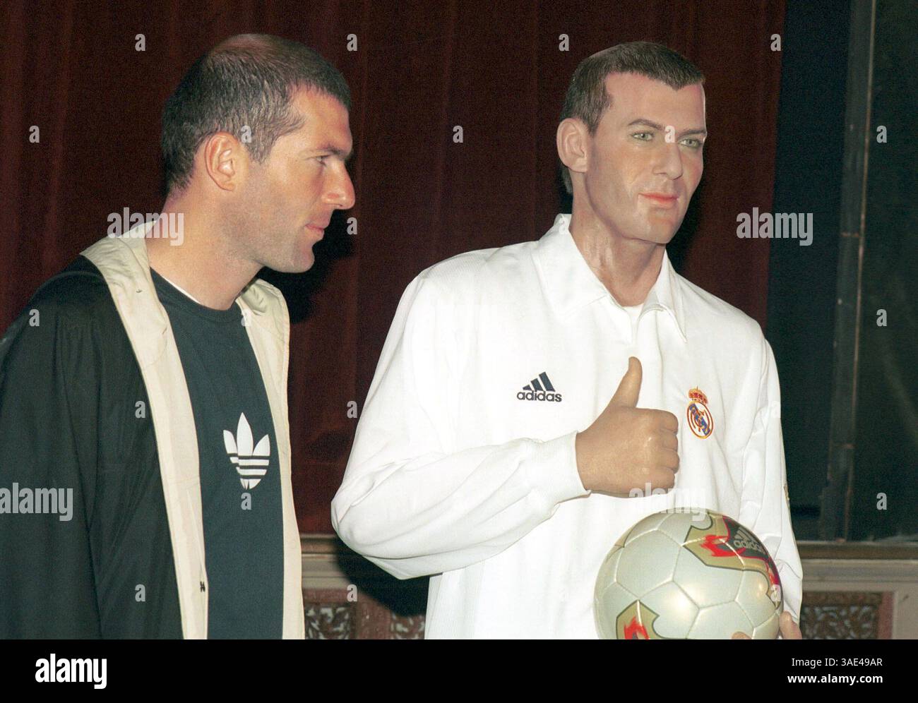 Zidane 2002 hi-res stock photography and images - Alamy
