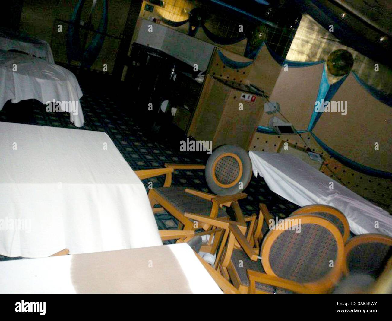 Sinking the ship hi-res stock photography and images - Page 9 - Alamy, image size:1300x1064