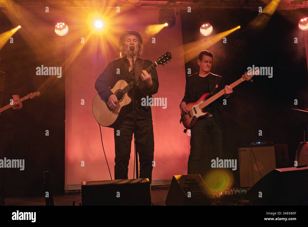 Dirk Z llner 1962 Musiker Schriftsteller Dirk Mit Hut Mit Band Dirk Z llner 1962 Musiker Schriftsteller Dirk Mit Hut Mit Band