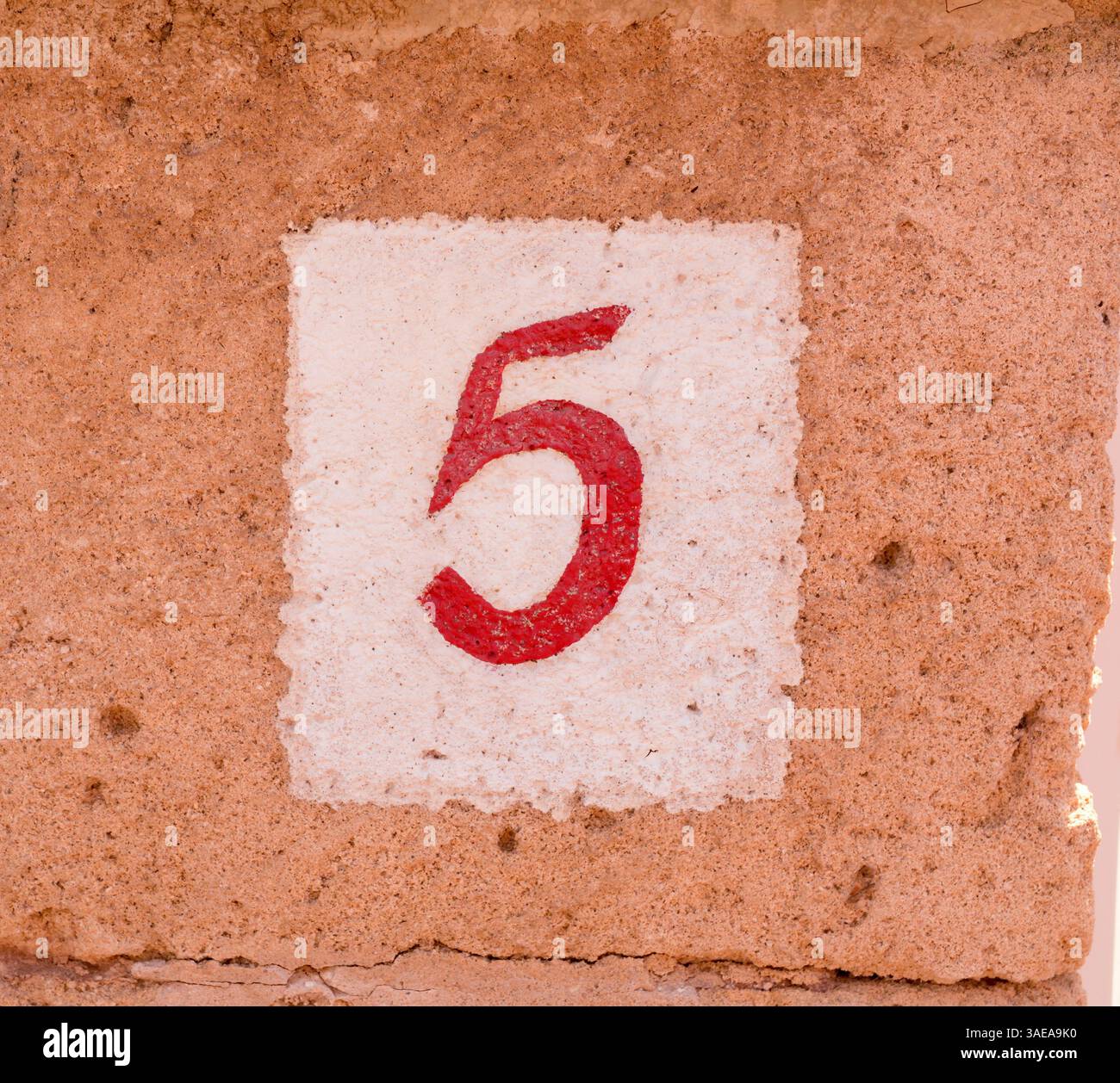 House number 5 sign Stock Photo - Alamy