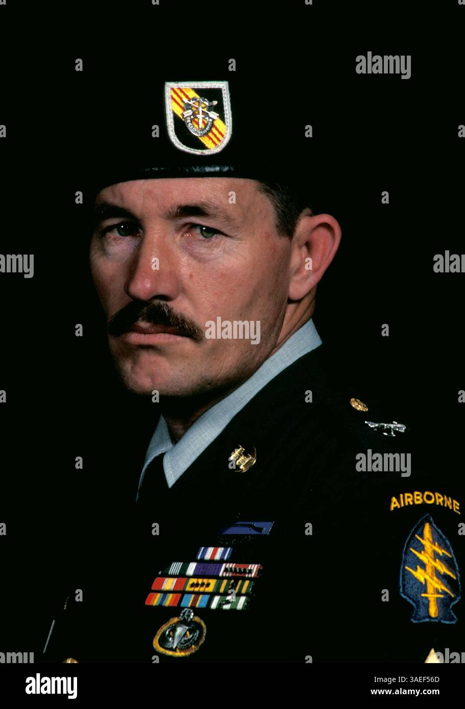 Us special operations badge hi-res stock photography and images - Alamy