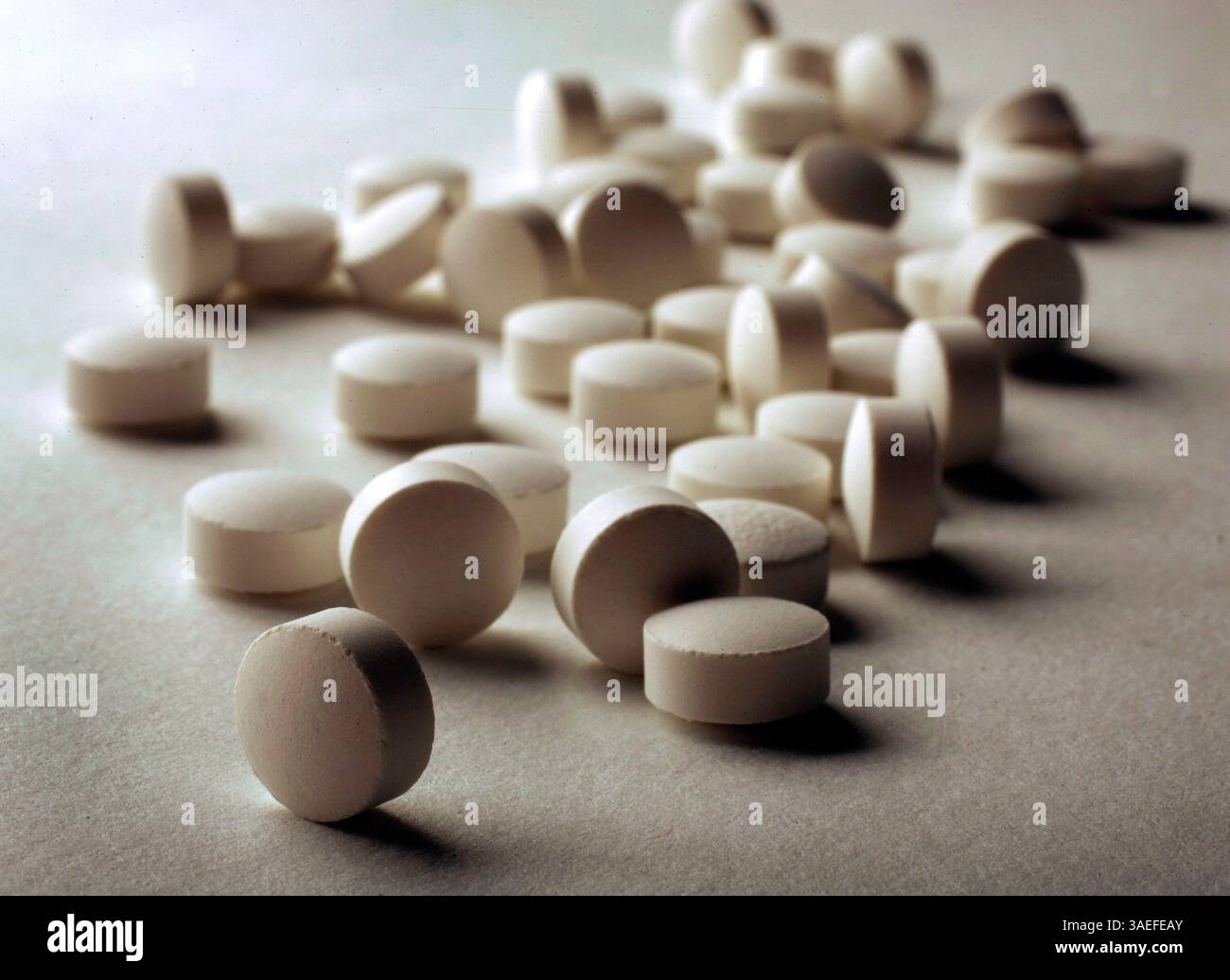 Jun 09, 2008 - San Diego, California, USA - DHEA dietary Supplement tablets made by Natrol. Dehydroepiandrosterone (DHEA) is a natural steroid prohormone produced from cholesterol by the adrenal glands, the gonads, adipose tissue, brain and in the skin (by an autocrine mechanism (Credit Image: San Diego Union-Tribune/ZUMAPRESS.com) Stock Photo