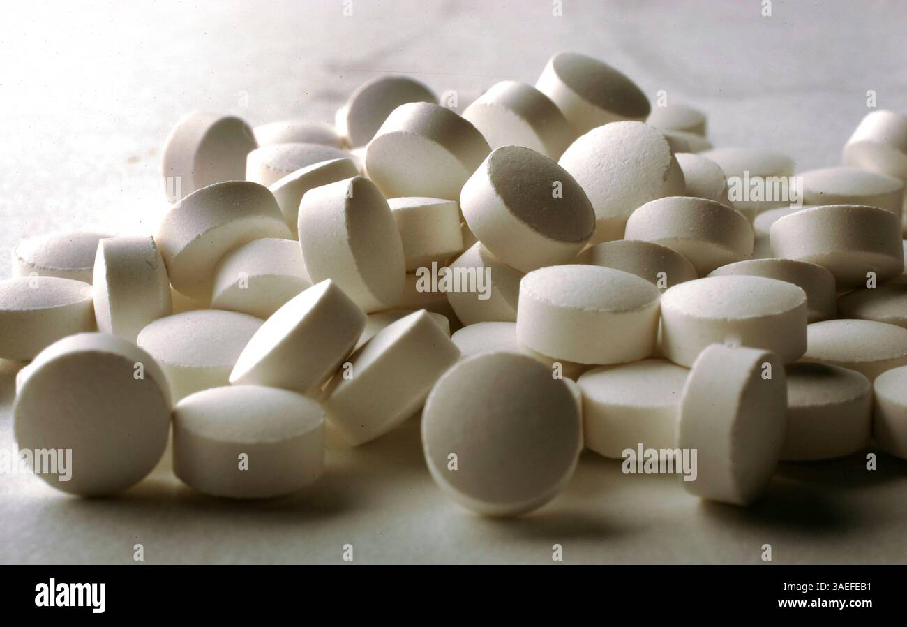Jun 09, 2008 - San Diego, California, USA - DHEA dietary Supplement tablets made by Natrol. Dehydroepiandrosterone (DHEA) is a natural steroid prohormone produced from cholesterol by the adrenal glands, the gonads, adipose tissue, brain and in the skin (by an autocrine mechanism (Credit Image: San Diego Union-Tribune/ZUMAPRESS.com) Stock Photo