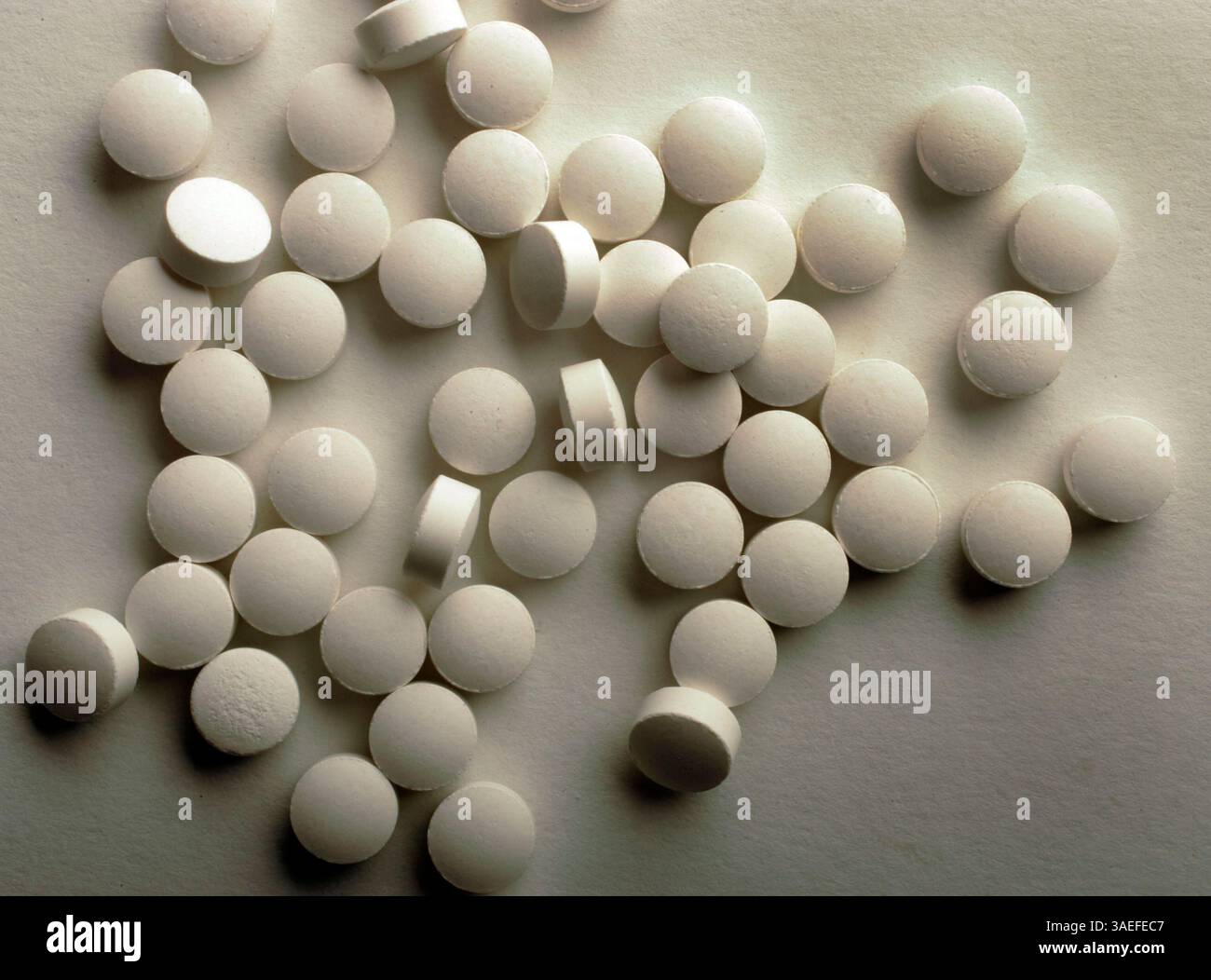 Jun 09, 2008 - San Diego, California, USA - DHEA dietary Supplement tablets made by Natrol. Dehydroepiandrosterone (DHEA) is a natural steroid prohormone produced from cholesterol by the adrenal glands, the gonads, adipose tissue, brain and in the skin (by an autocrine mechanism (Credit Image: San Diego Union-Tribune/ZUMAPRESS.com) Stock Photo