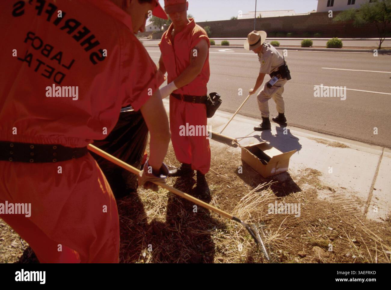 Inmate chain gang at work hi-res stock photography and images - Alamy