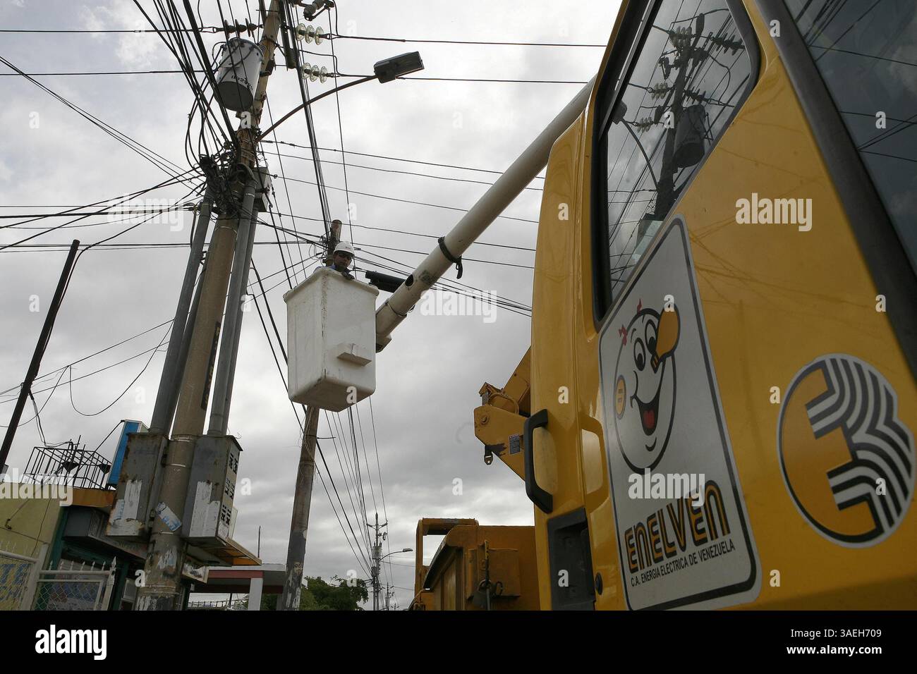 Feb. 8, 2011 - Maracaibo, ZULIA, Venezuela - Luego de 122 aÃ±os el Gobierno Nacional reemplazÃ³ la organizaciÃ³n Enelven y colocÃ³ a Corpoelec. Enelven fue la primera empresa elÃ©ctrica que funcionÃ³ en