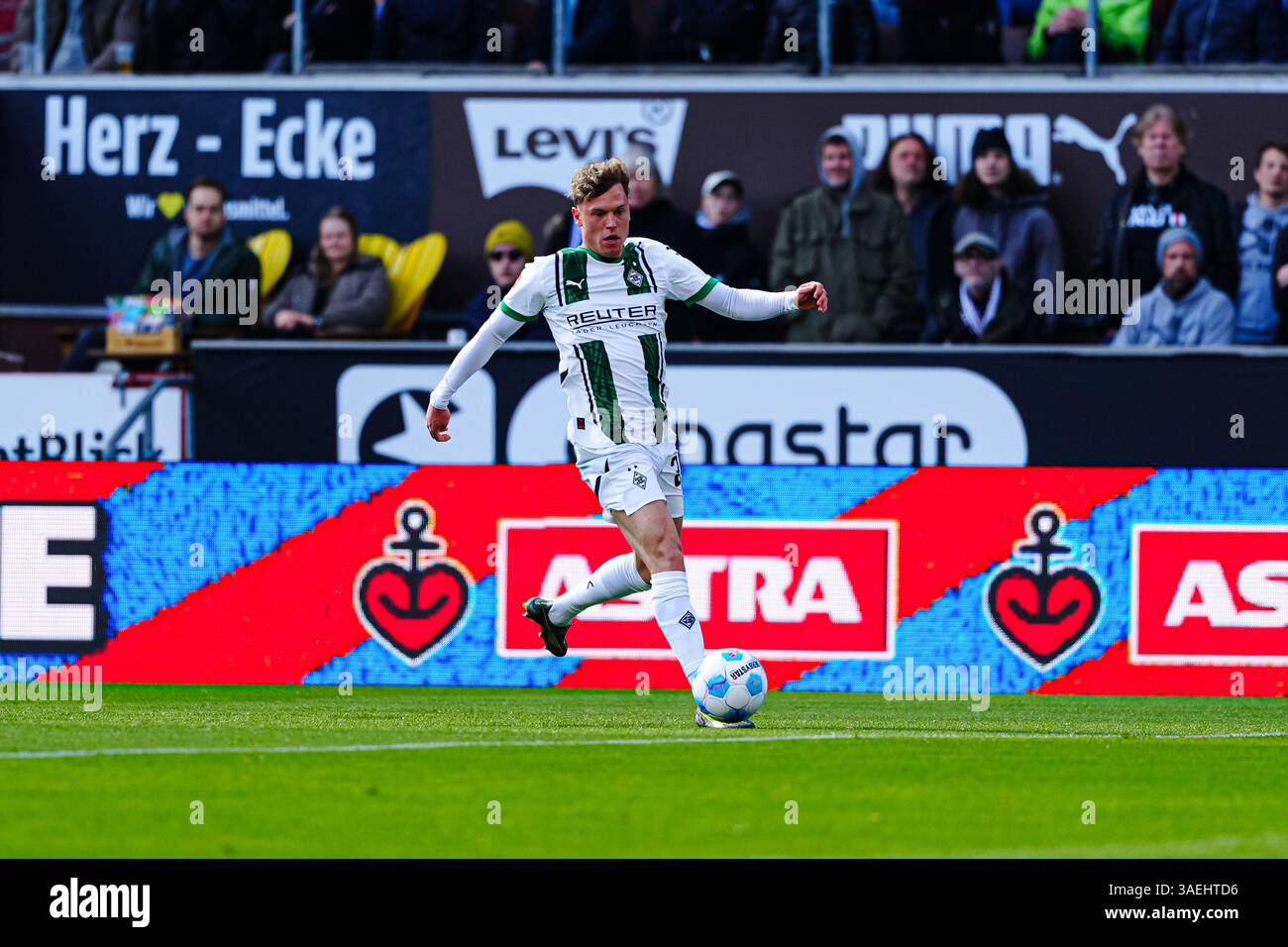 Robin Hack Hamburg, Deutschland. 06th Apr, 2025. Robin Hack (Borussia ...