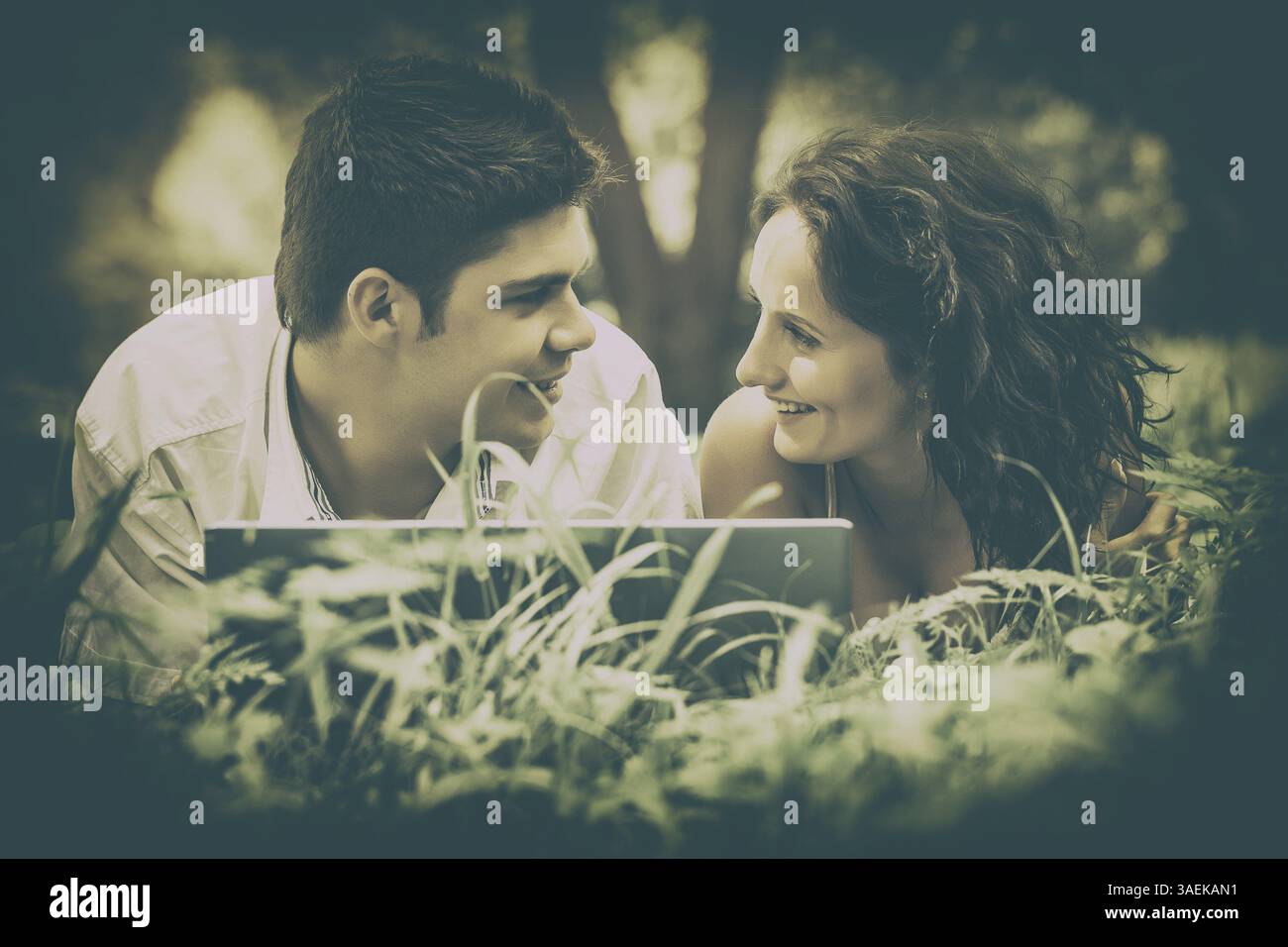 Two faces looking at each other hi-res stock photography and images - Alamy