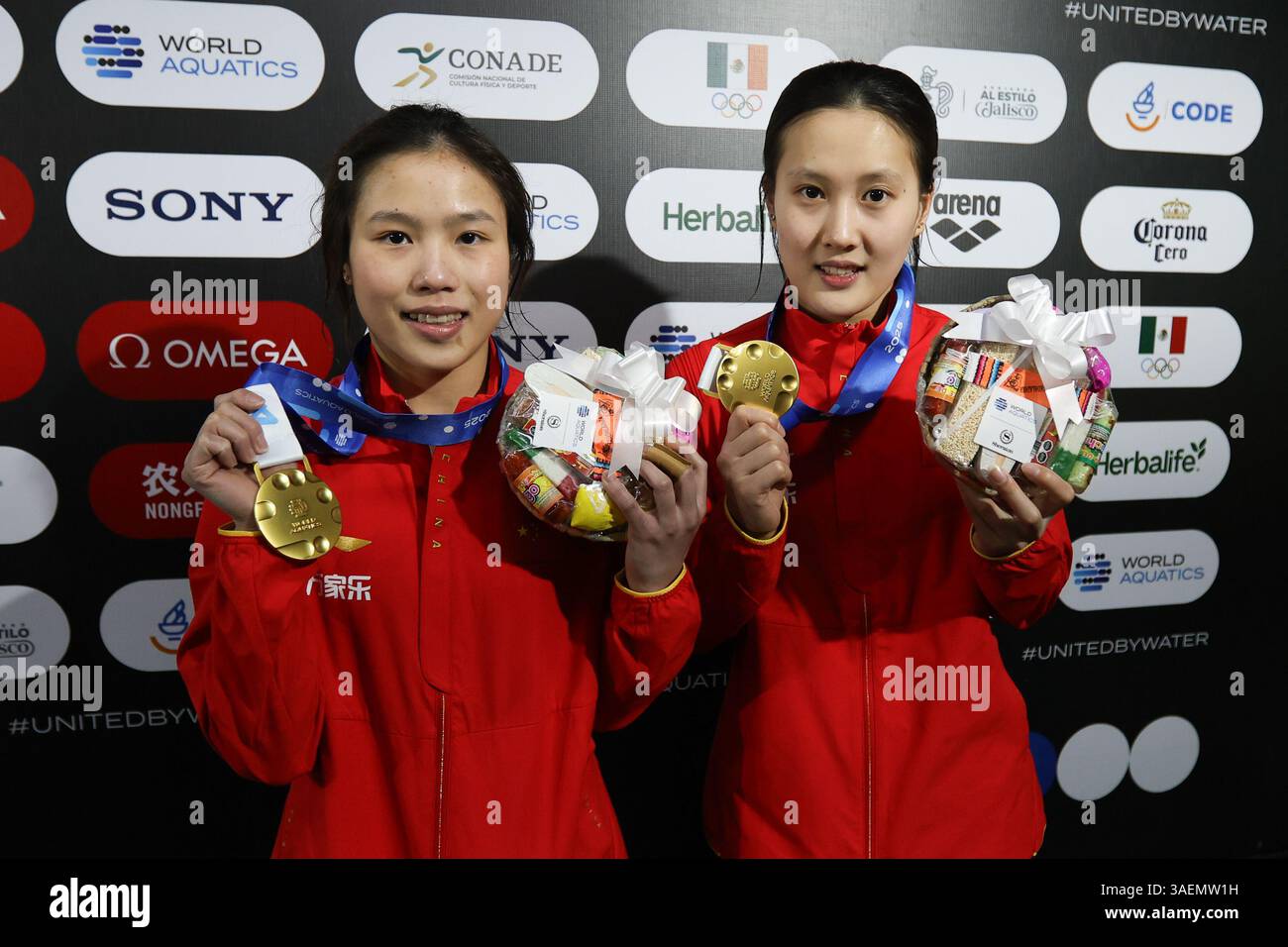 Guadalajara, Mexico. 6th Apr, 2025. Zhang Minjie (R)/Lu Wei of China ...