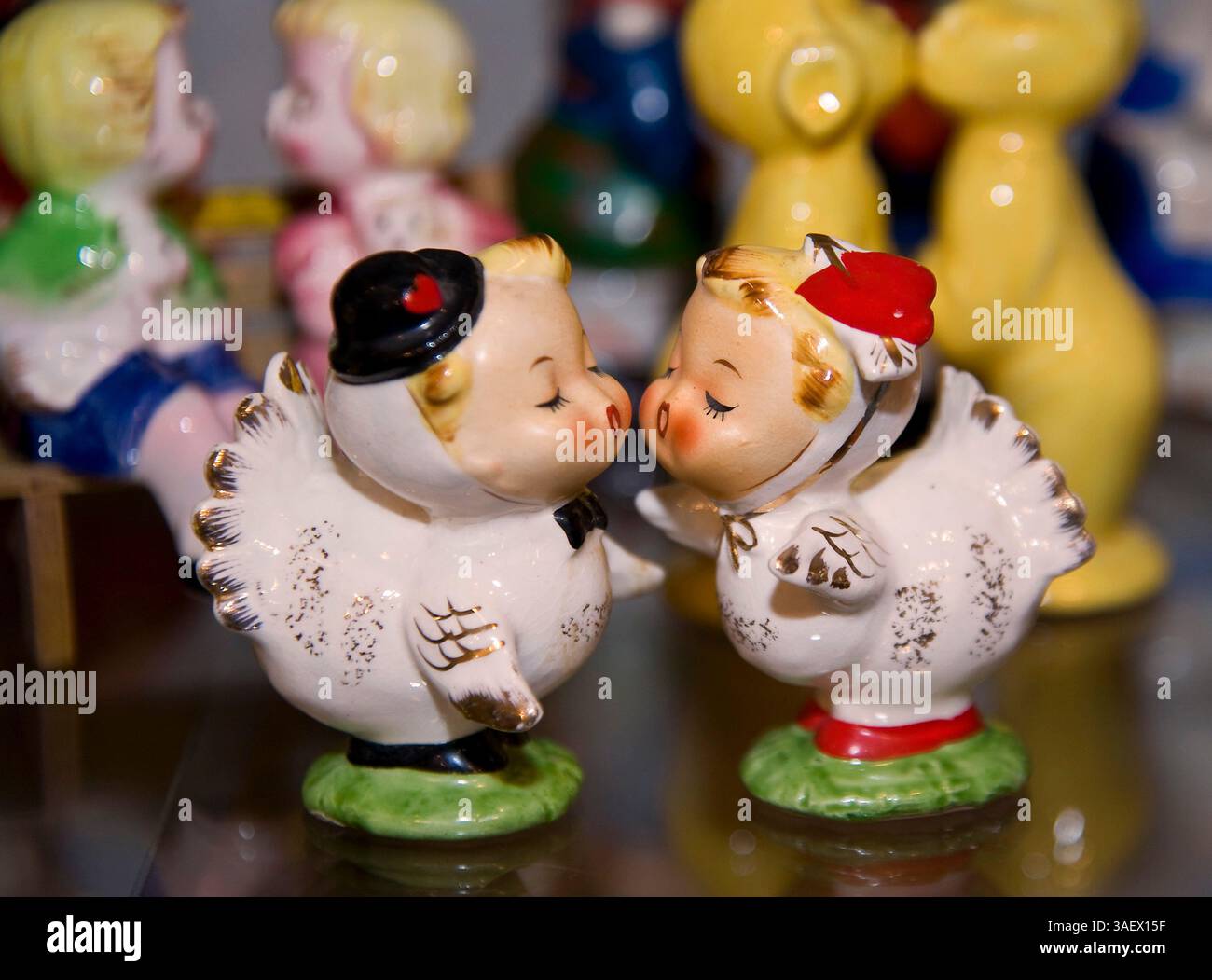 Trare Salt Dec. 12, 2011 - Traer, Iowa, USA - Kissing-themed salt and pepper ...