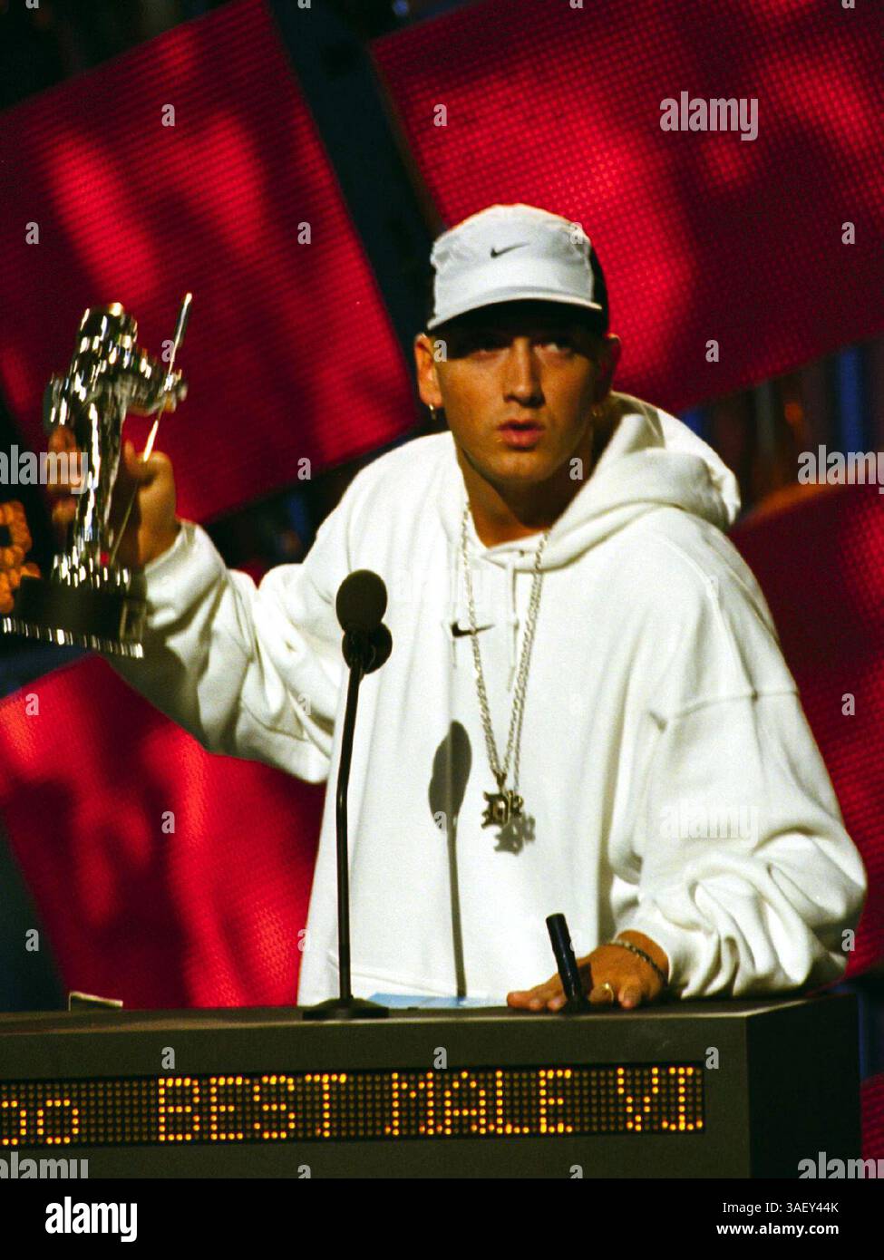 Sep 07, 2000; New York, NY, USA; Rap Artist EMINEM performing @ the MTV ...
