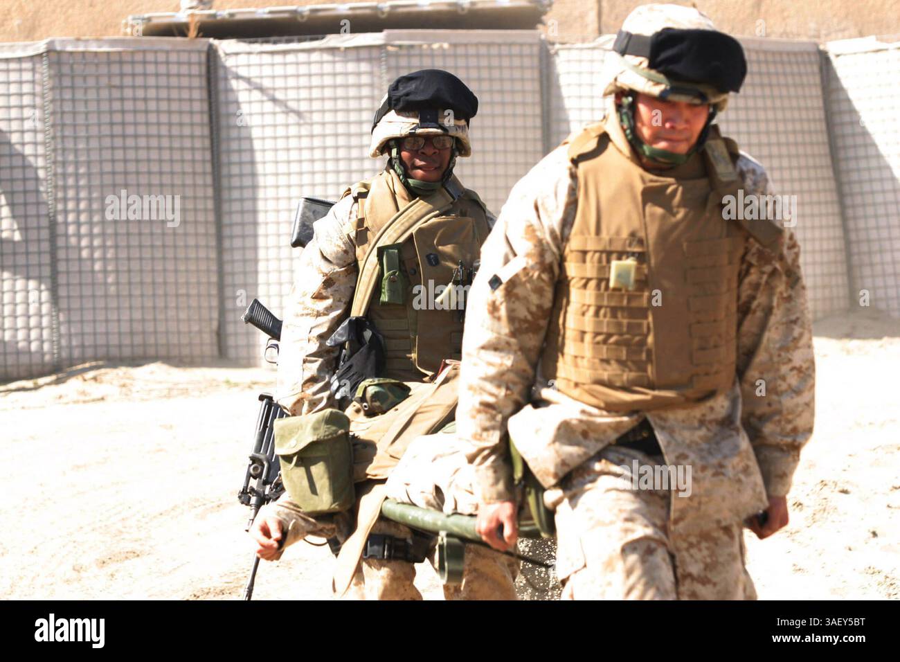 Mar 16 2005 camp blue diamond iraq hospitalman darius evans a 20