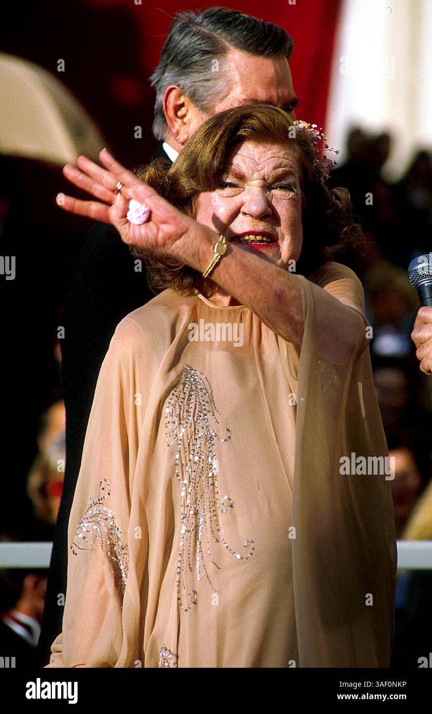 Anne ramsey hi-res stock photography and images - Alamy, image size:841x1390