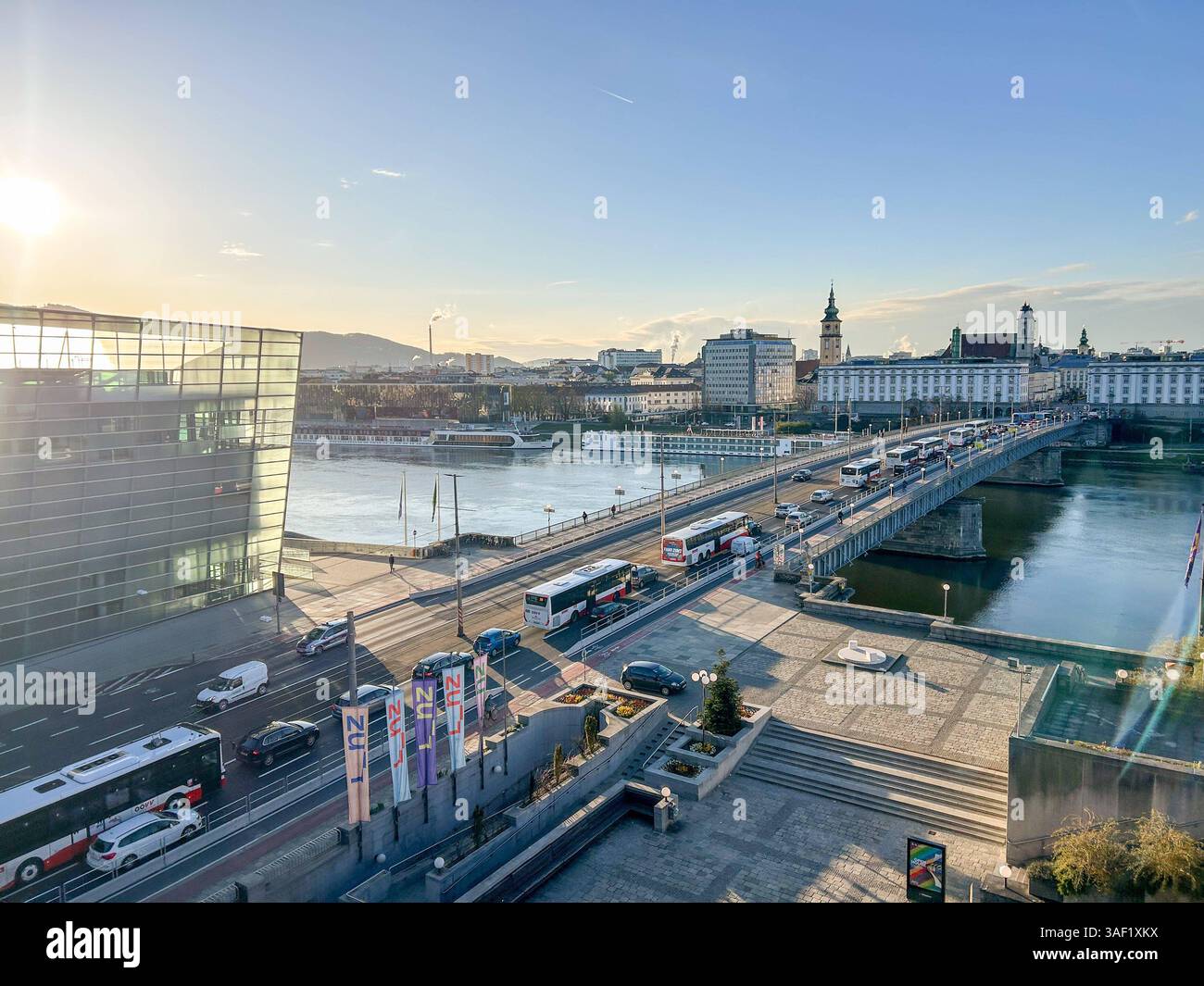 Linz, Verkehr 07.04.2025, LINZ, AUT, im Bild Themenbild, Verkehr, Stau ...