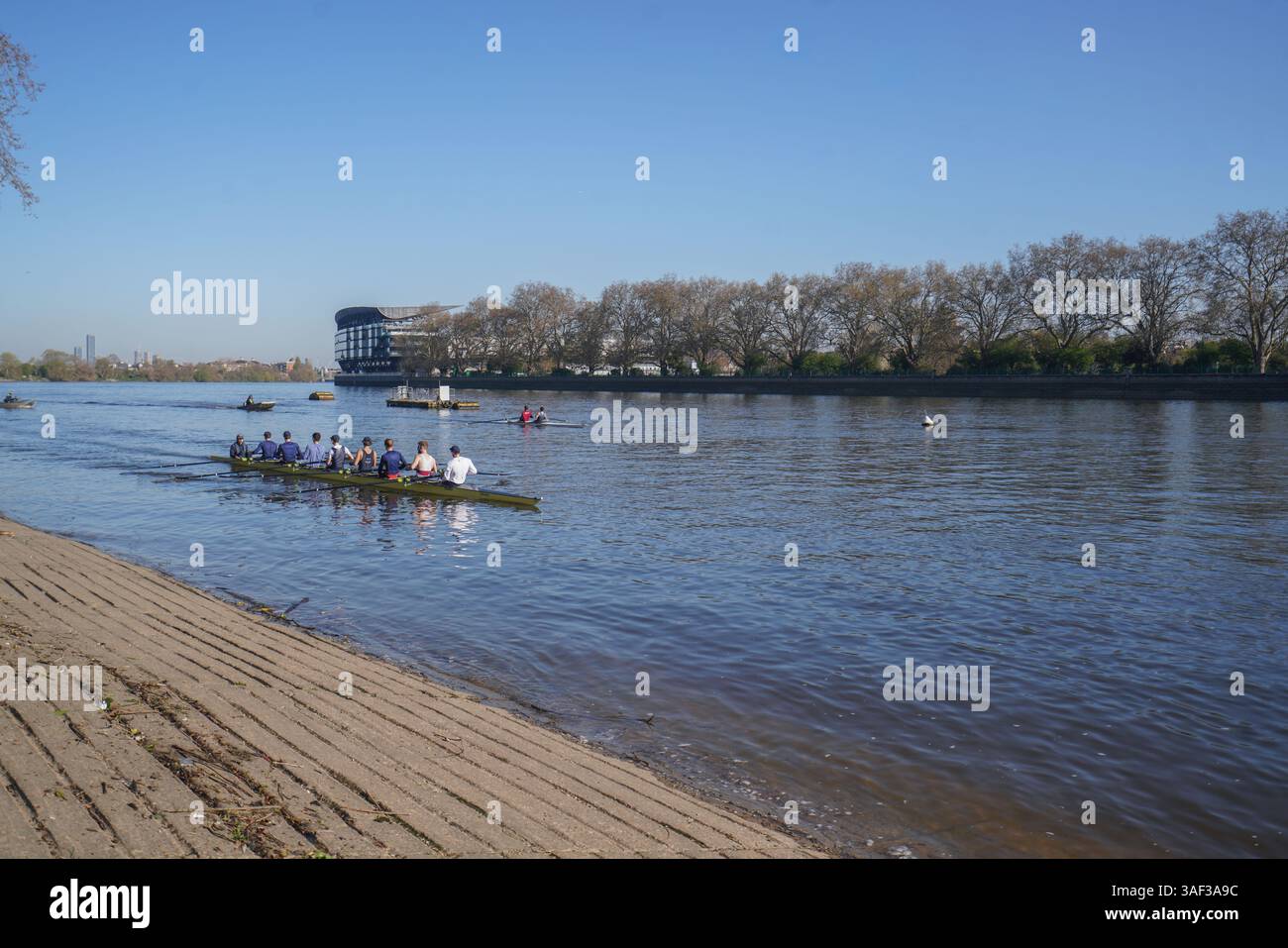 Putney Riverside Rowing Putney, London UK 7 April 2025. Oxford University rowing men's eights ...
