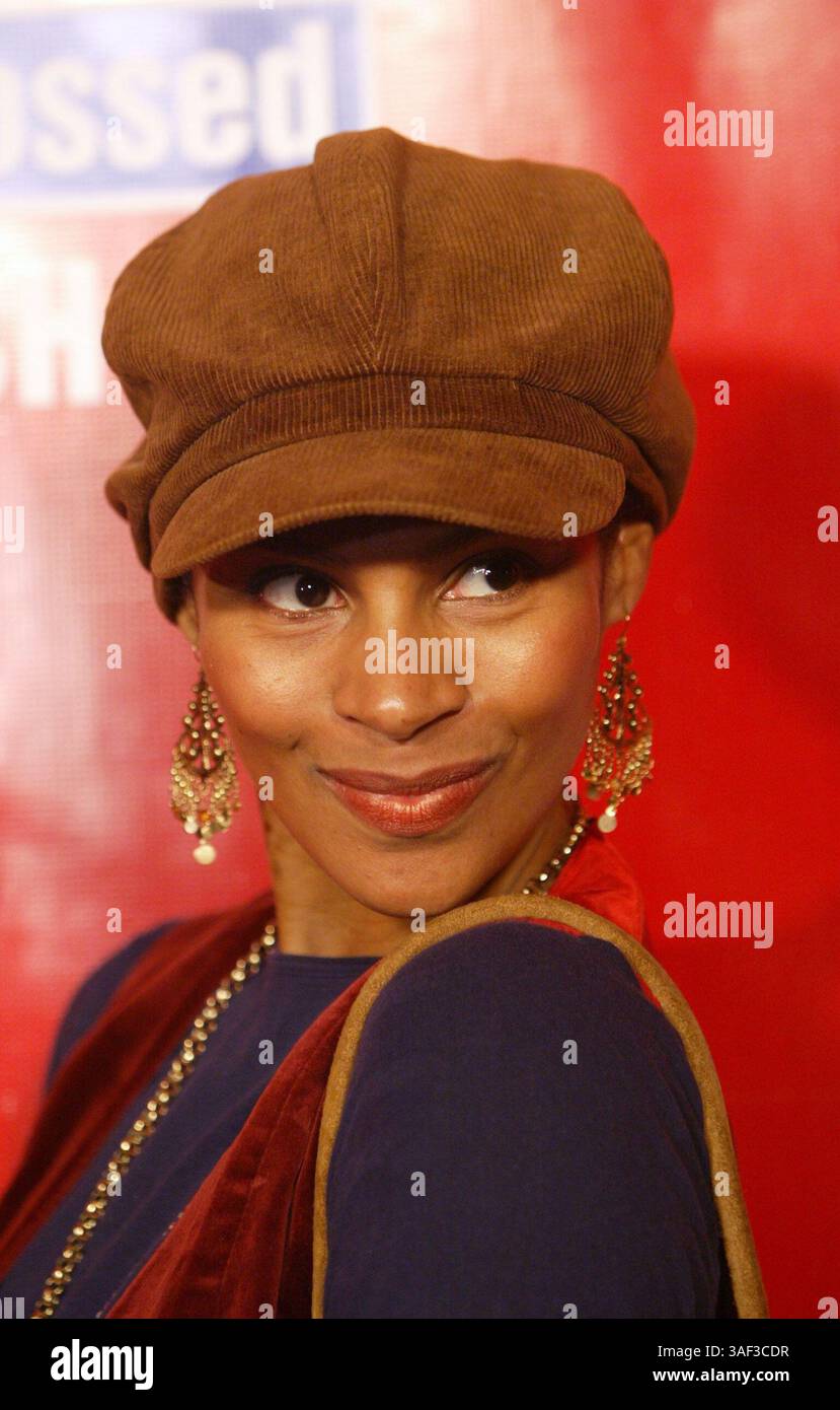 Chenoa maxwell hi-res stock photography and images - Alamy, image size:829x1390