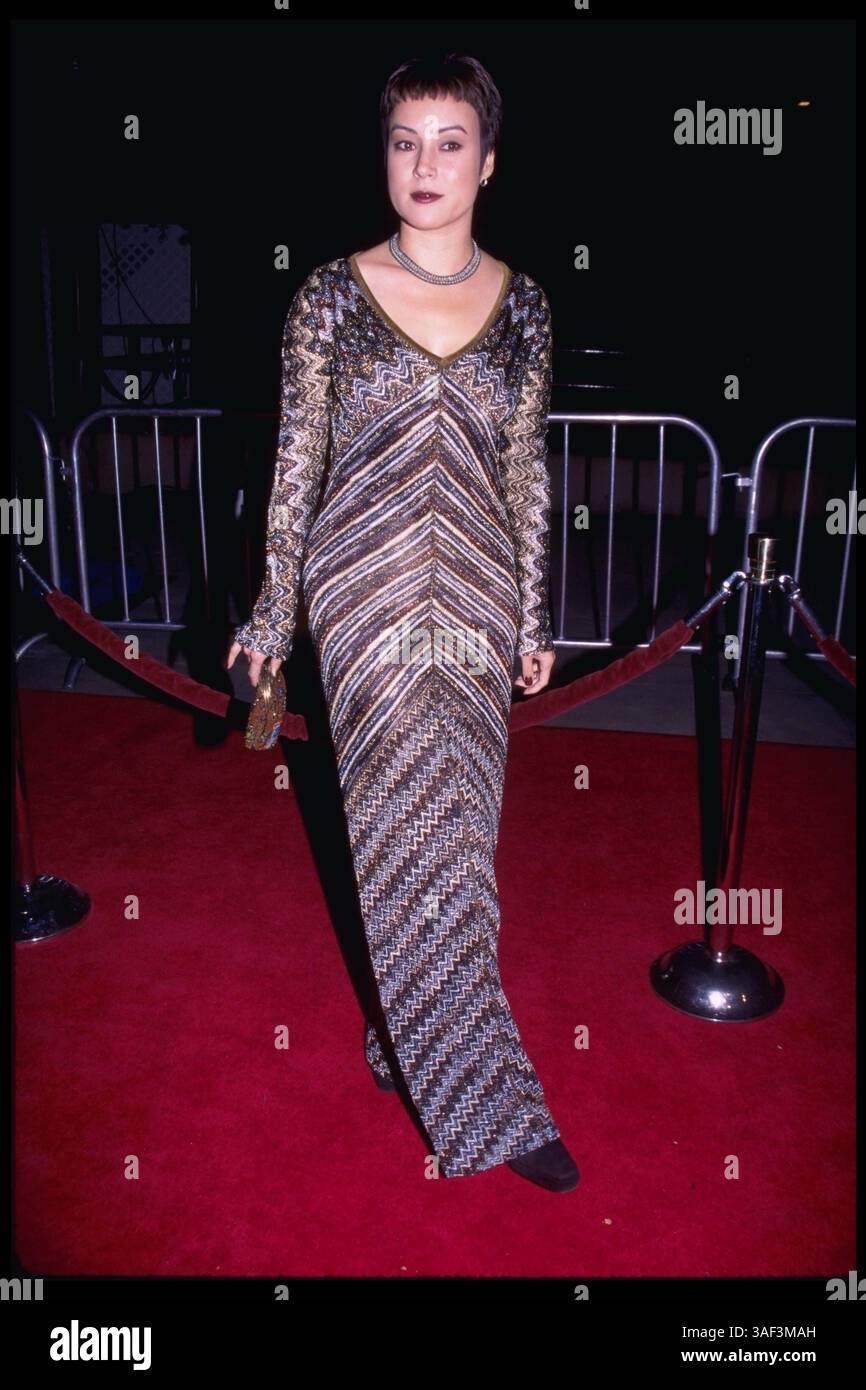 Liar liar jennifer tilly hi-res stock photography and images - Alamy, image size:866x1390