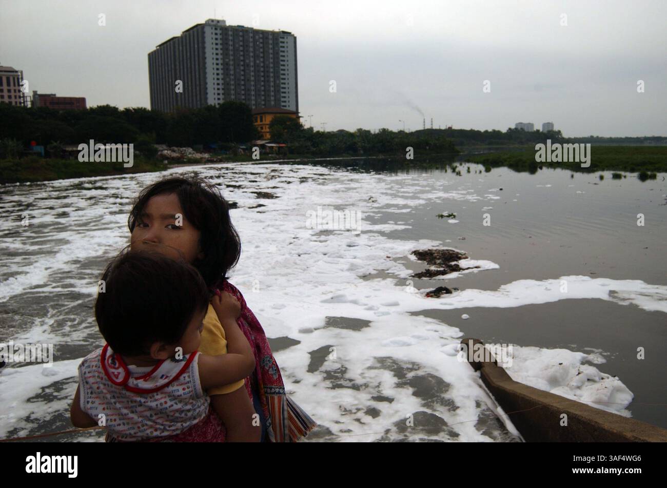 Jakarta heavily polluted river hi-res stock photography and images - Alamy