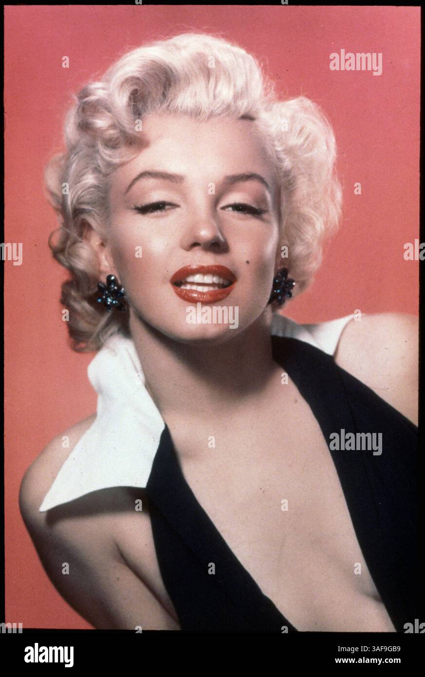 Jun 01 1952 Hollywood California USA MARILYN MONROE Actor Blonde jun-01-1952-hollywood-california-usa-marilyn-monroe-actor-blonde