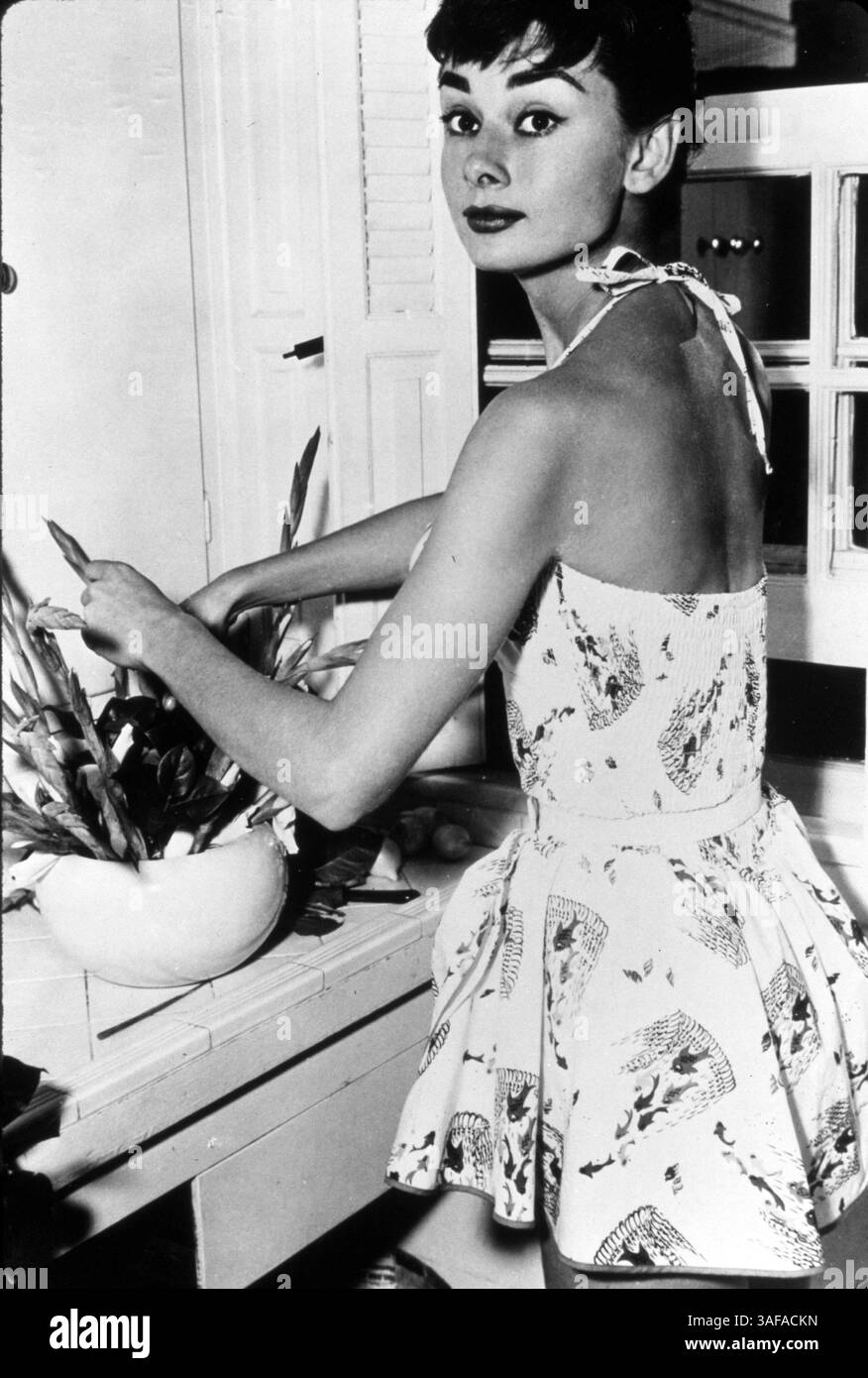 Audrey hepburn dress Black and White Stock Photos & Images - Alamy Audrey hepburn dress Black and White Stock Photos & Images - Alamy