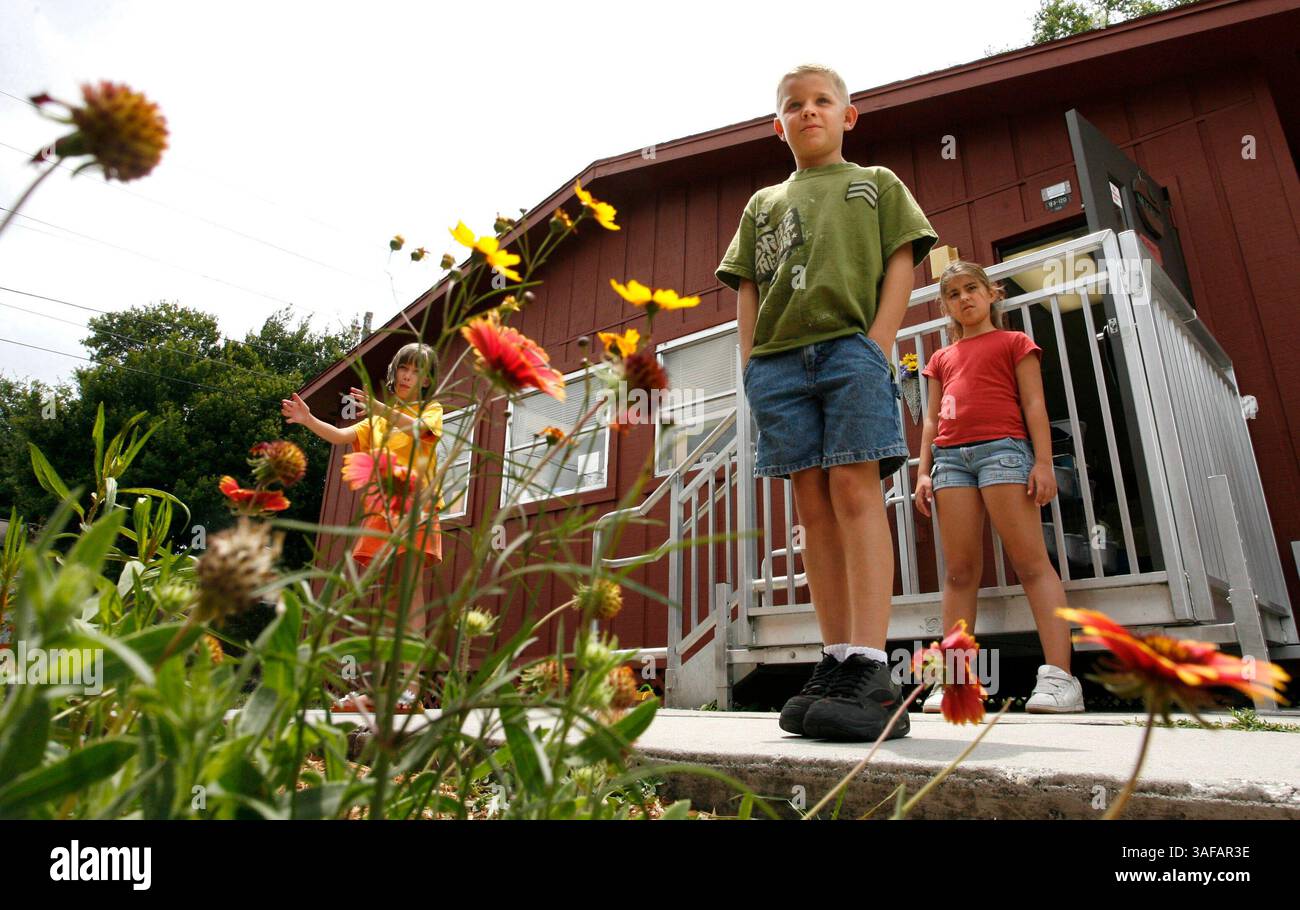 CAPTION: (New Port Richey 05/14/2007) (photo 1) Mittye P. Locke ...