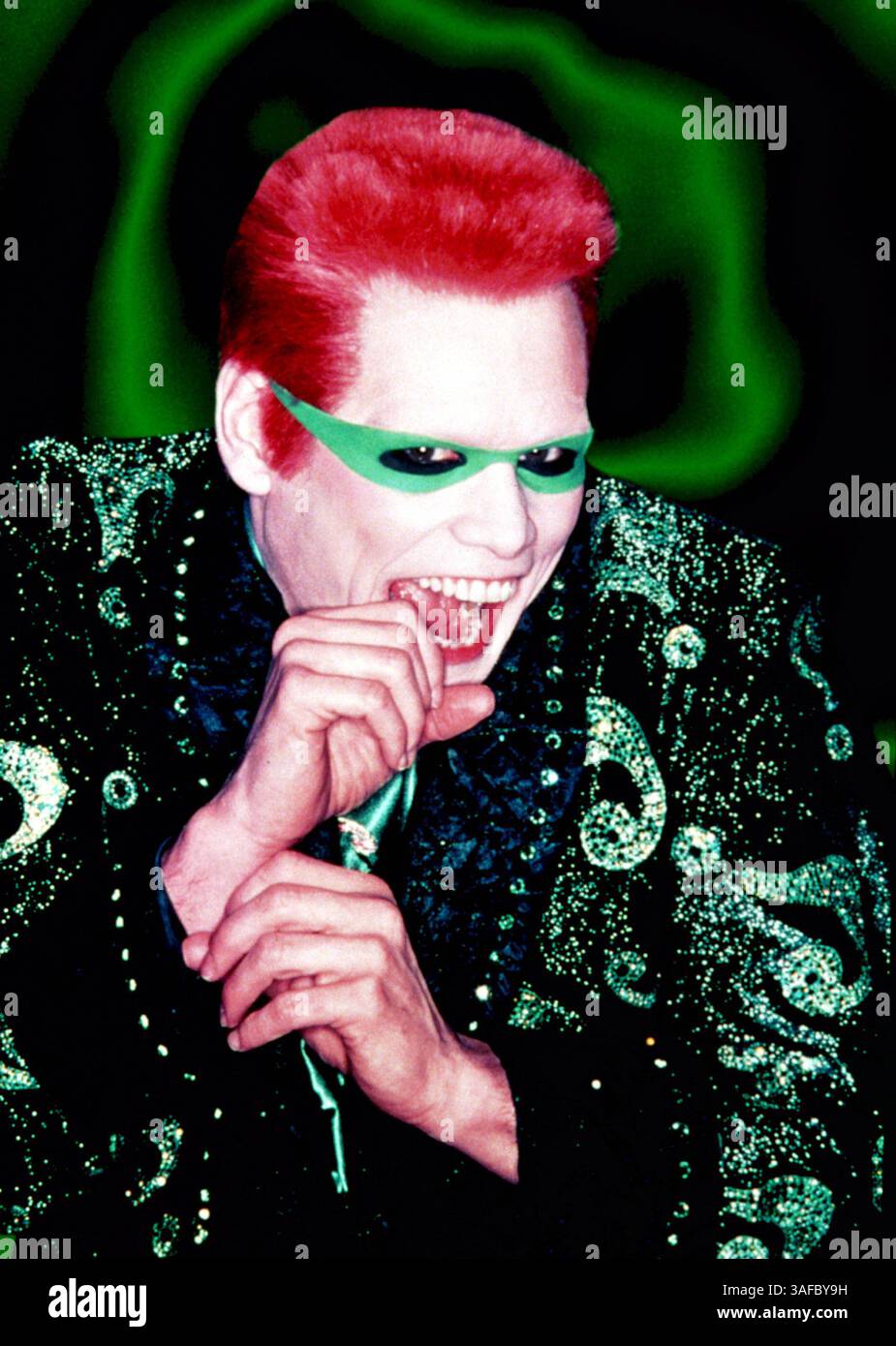 The riddler jim carrey hi-res stock photography and images - Alamy, حجم الصورة 925x1390