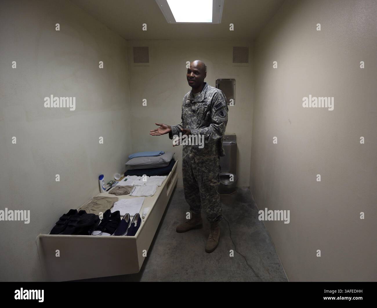 Aug. 4, 2012 - CUB - Army Capt. Lamar Madison shows the media a ''show ...