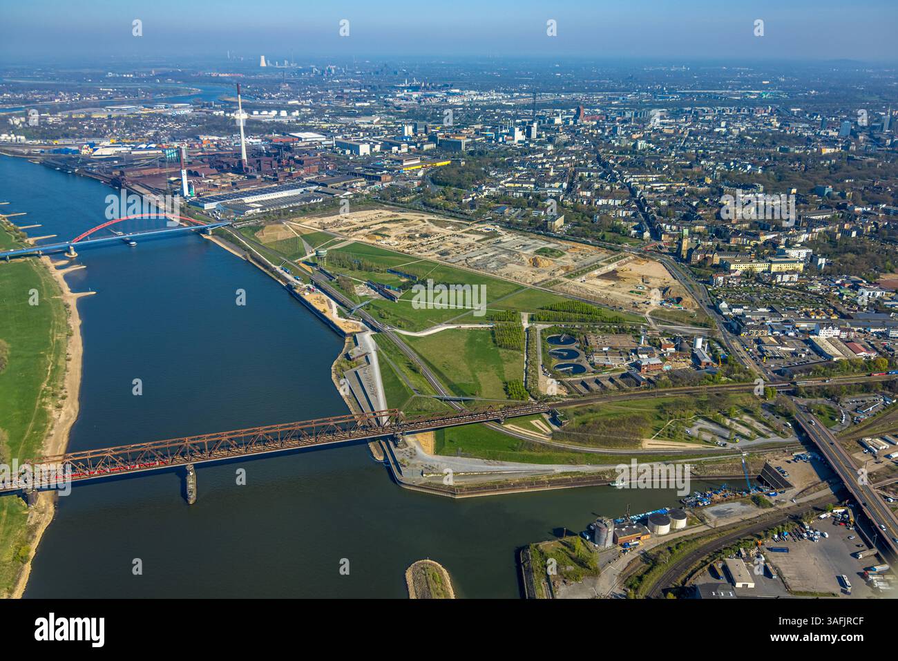 Luftbild, Rheinpark Duisburg am Fluss Rhein und geplante Wohnanlage ...