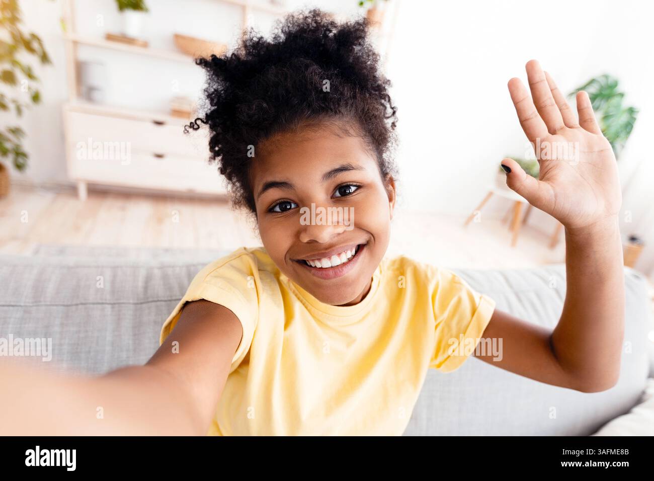 African american girl waving hand hi-res stock photography and images ...