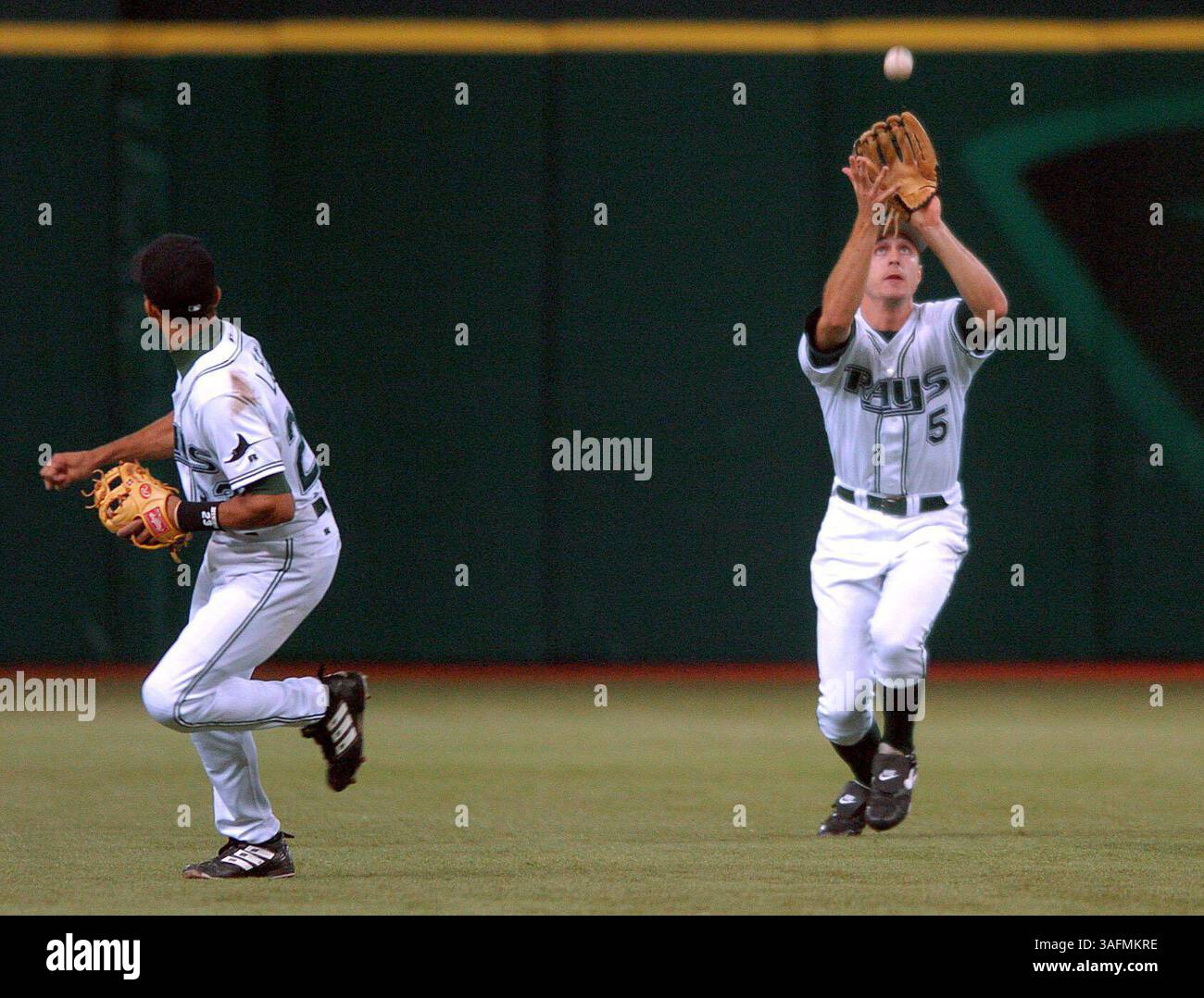 The Baltimore Orioles Rafael Palmeiro (center) is
