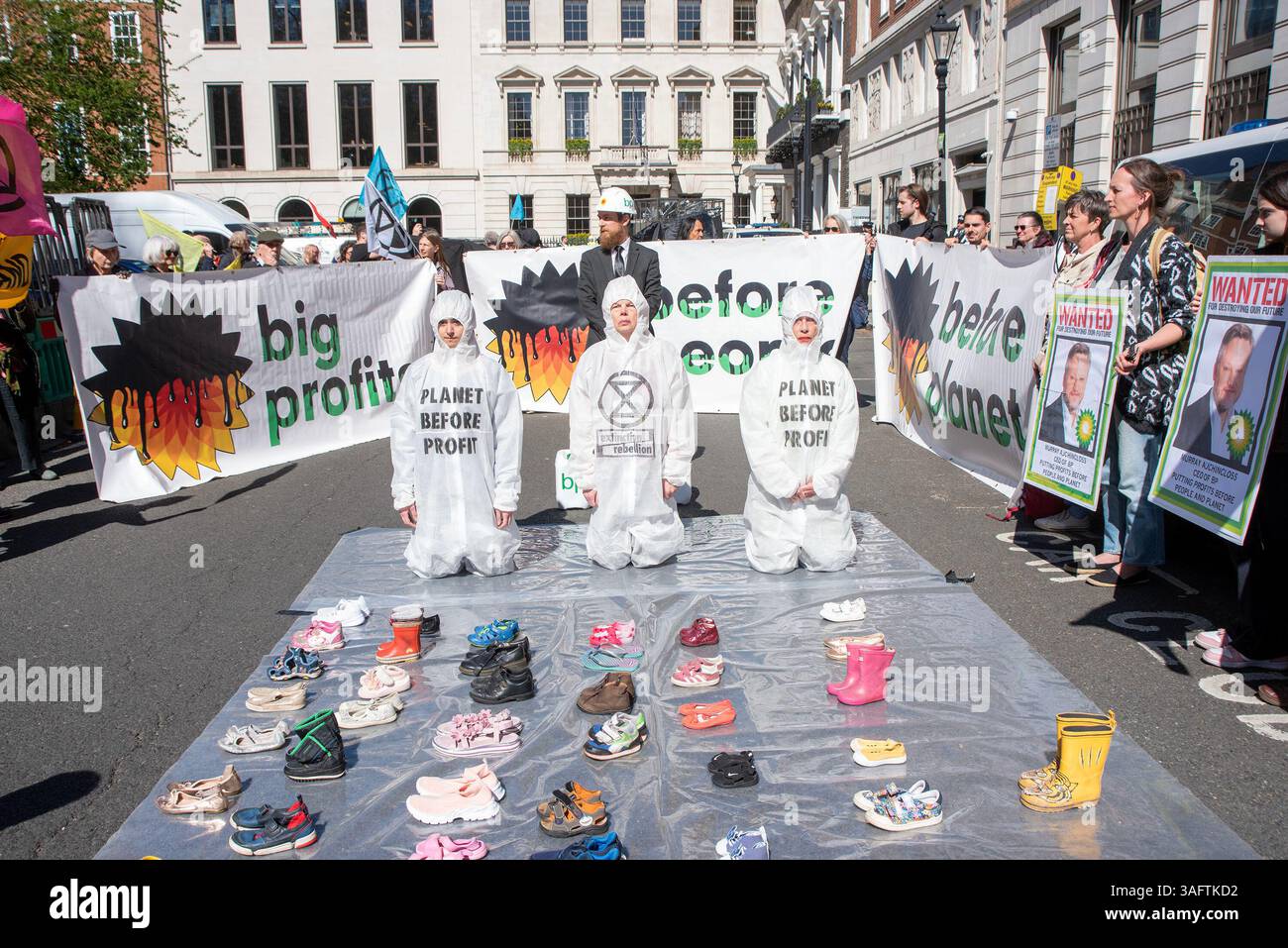 London, UK. 07th Apr, 2025. Protesters hold placards and banners around ...