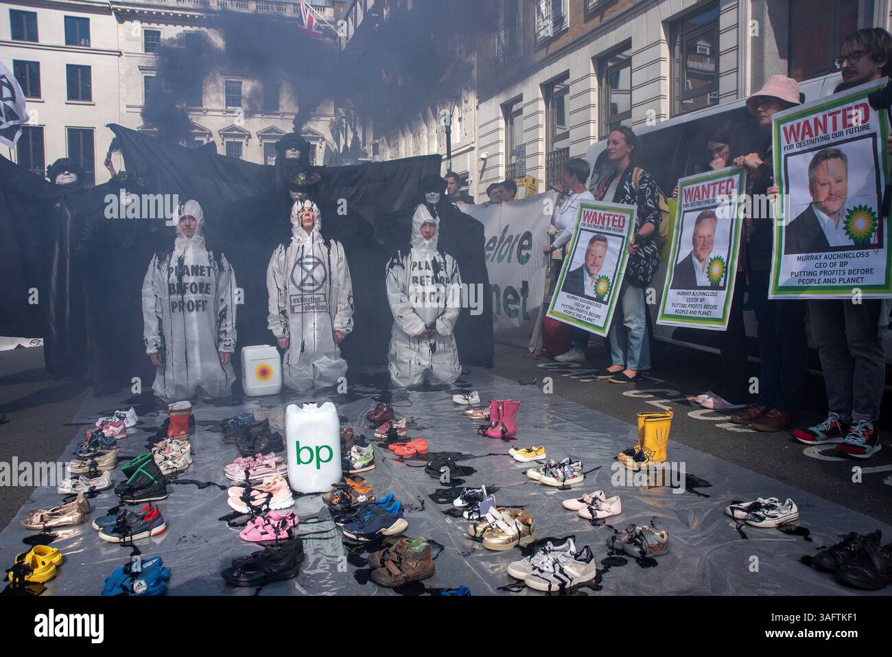 London, UK. 07th Apr, 2025. Protesters hold their signs by the children ...