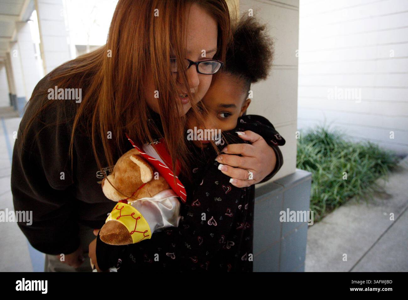 Dispatch Hug Tampa 2/29/08)--2) Tesha Larese (cq), a senior dispatcher with the ...
