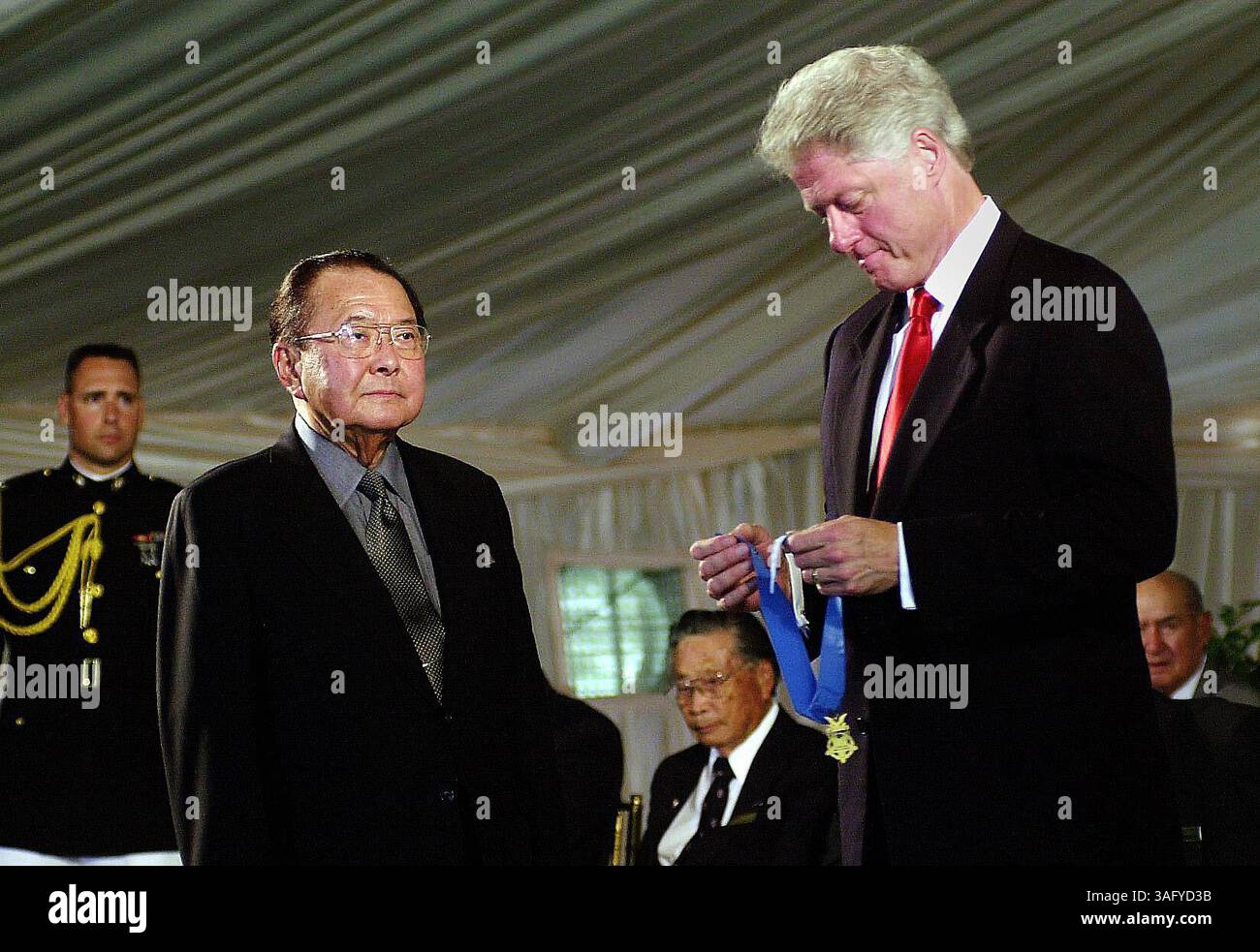 Sen Inouye Sen. Daniel Inouye prepares to receive the Medal of Honor from ...